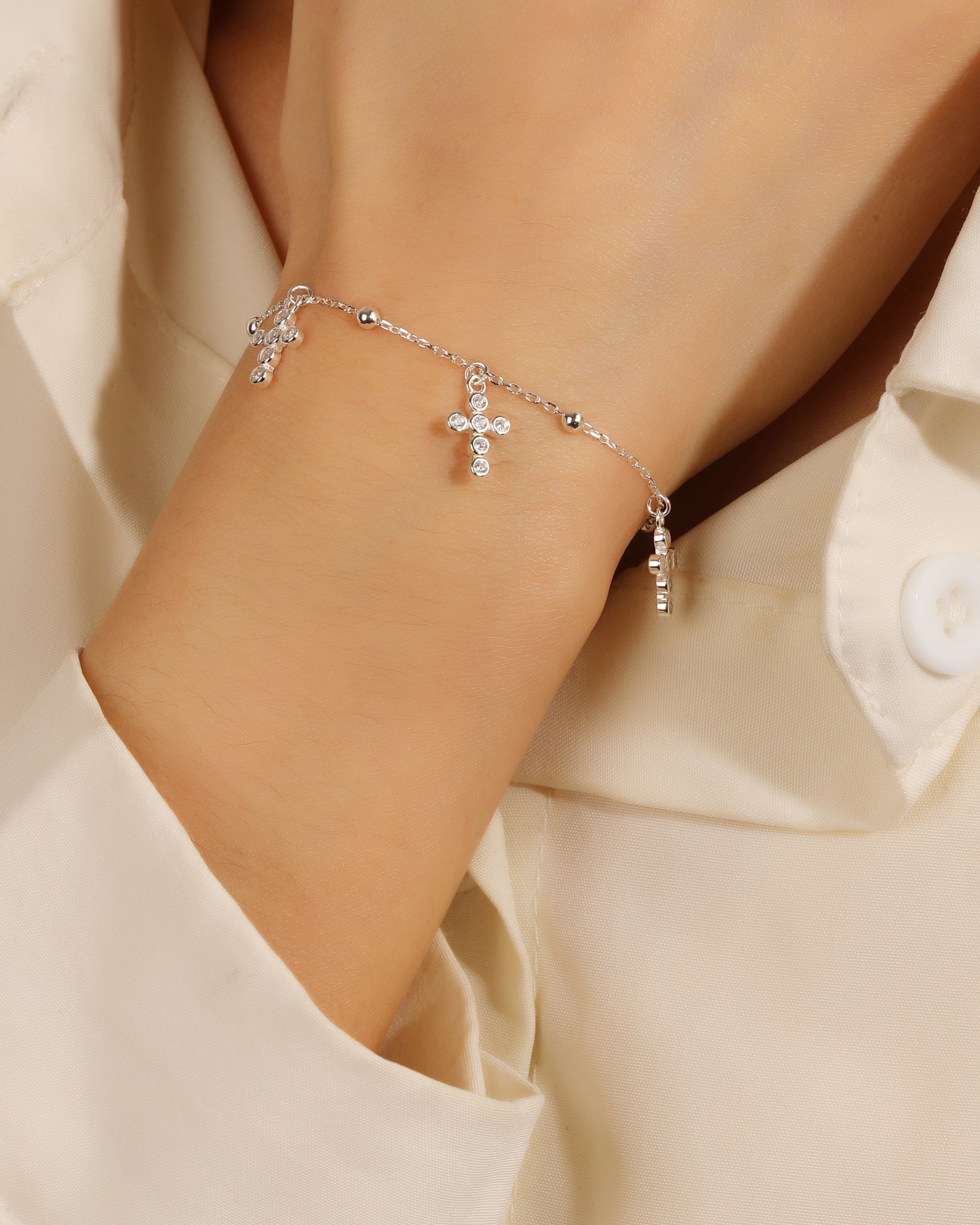 Pulsera sencilla de Cruces con circonia blanca 17+3cm en plateado