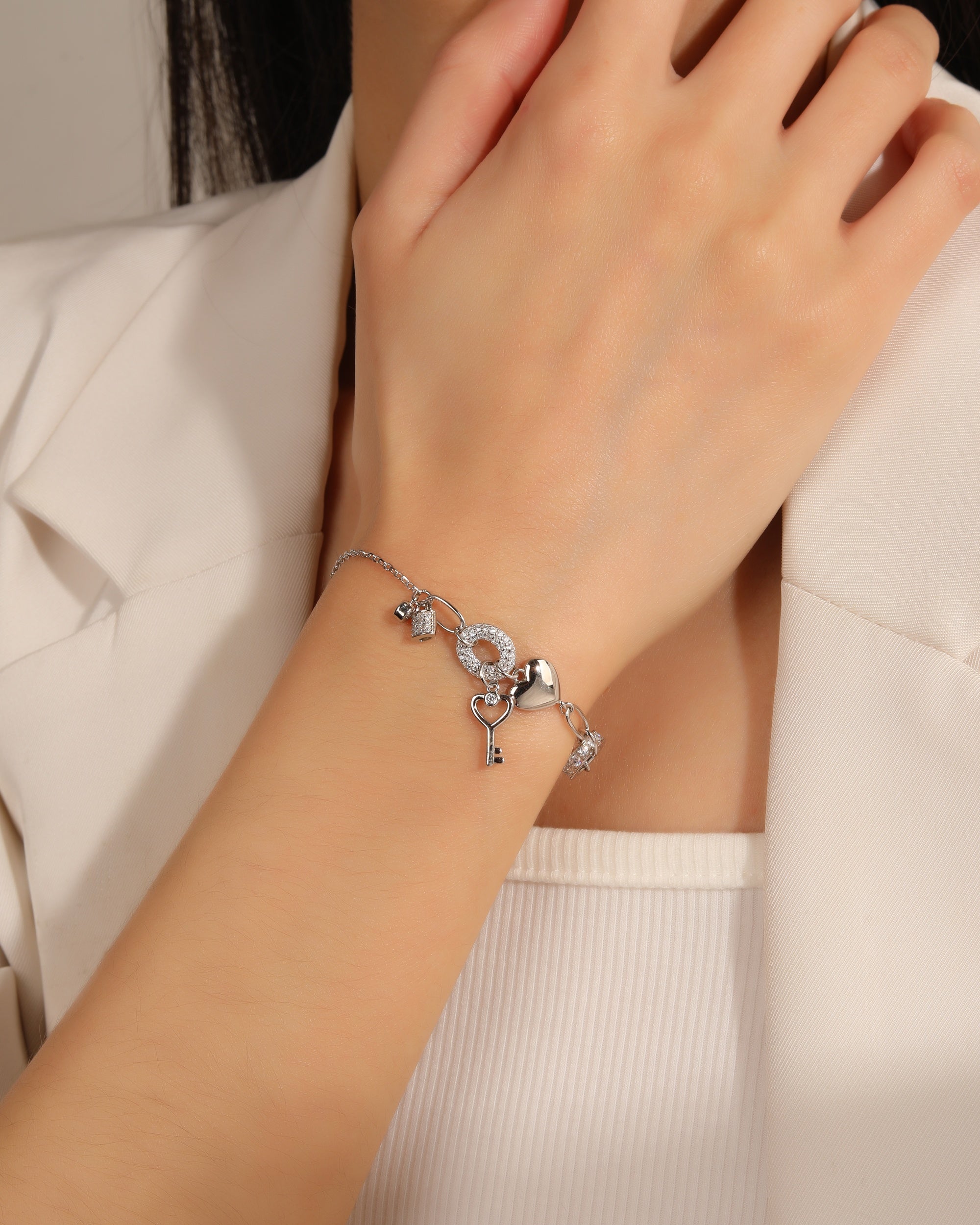 Pulsera sencilla de candado con circonia blanca 16cm en rodizado