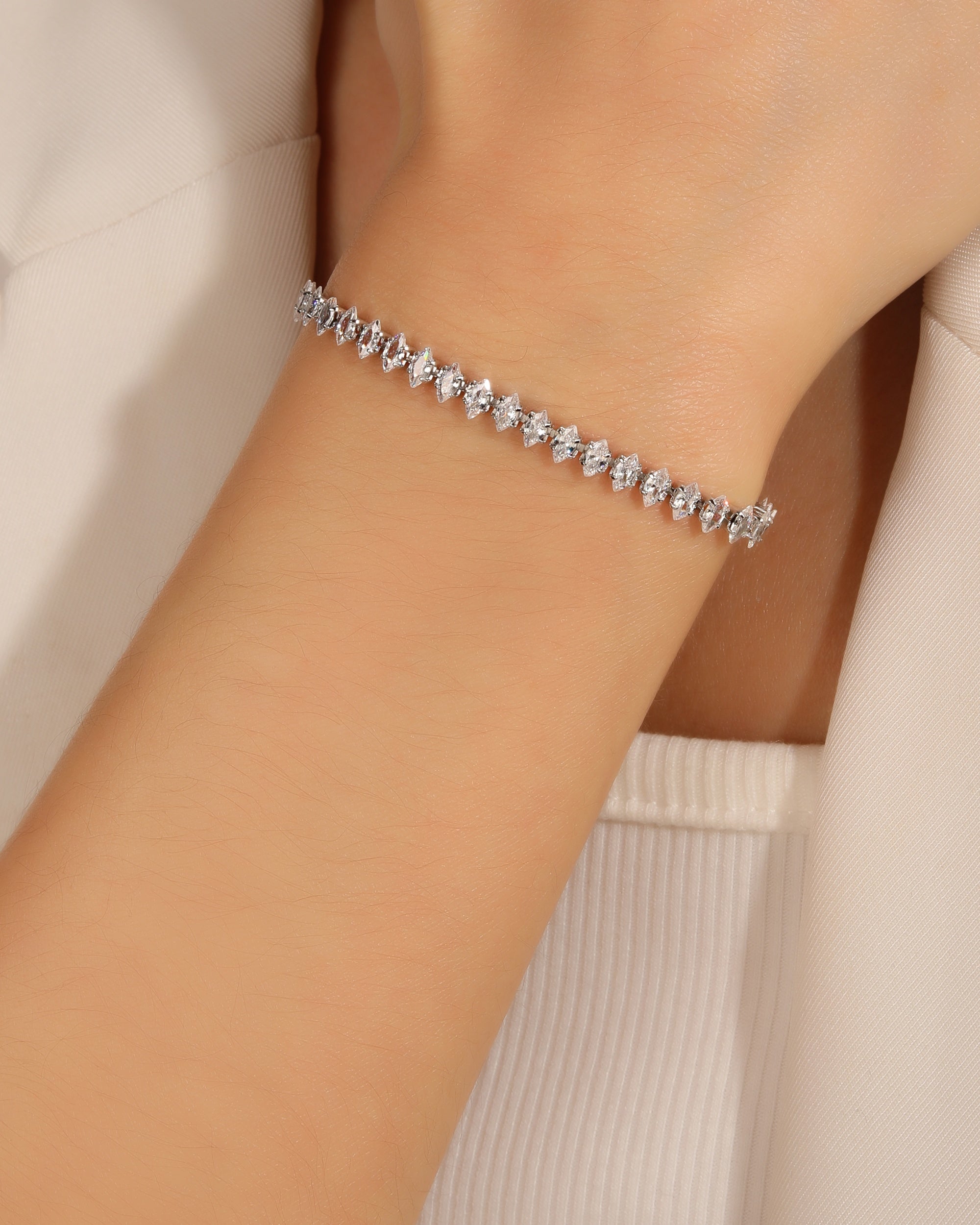 Pulsera de tenis 2x4mm con circonia marquise blanca 17+3cm en rodizado