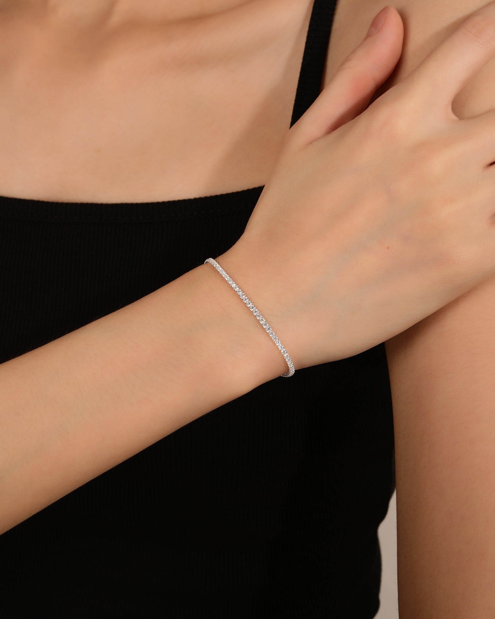 Pulsera ajustable de corazones con circonia blanca 16+7cm en plateado