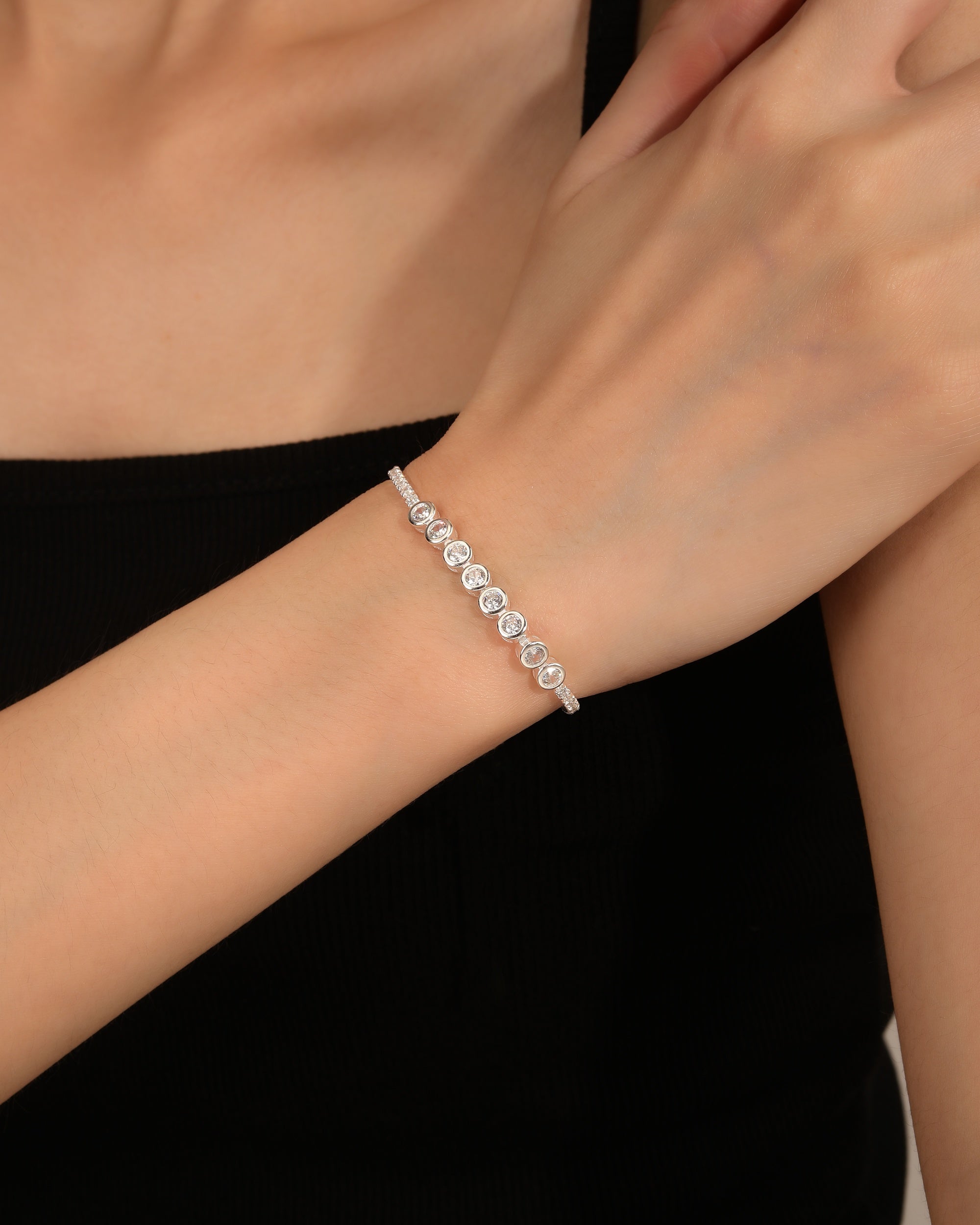 Pulsera tenis con circonia redonda blanca 17+3cm en plateado