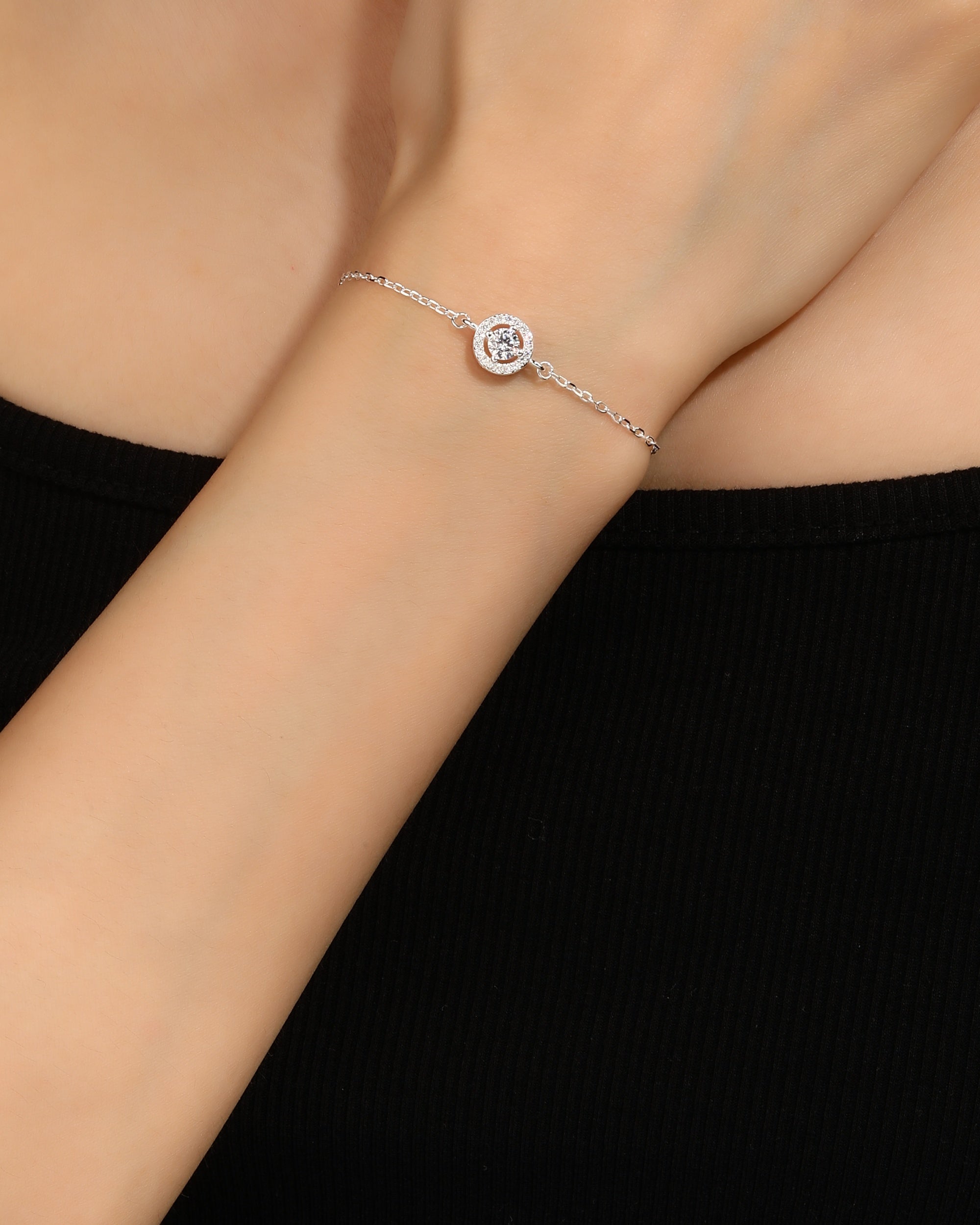 Pulsera sencilla de circulo halo y circonia redonda blanca 17+3cm en plateado