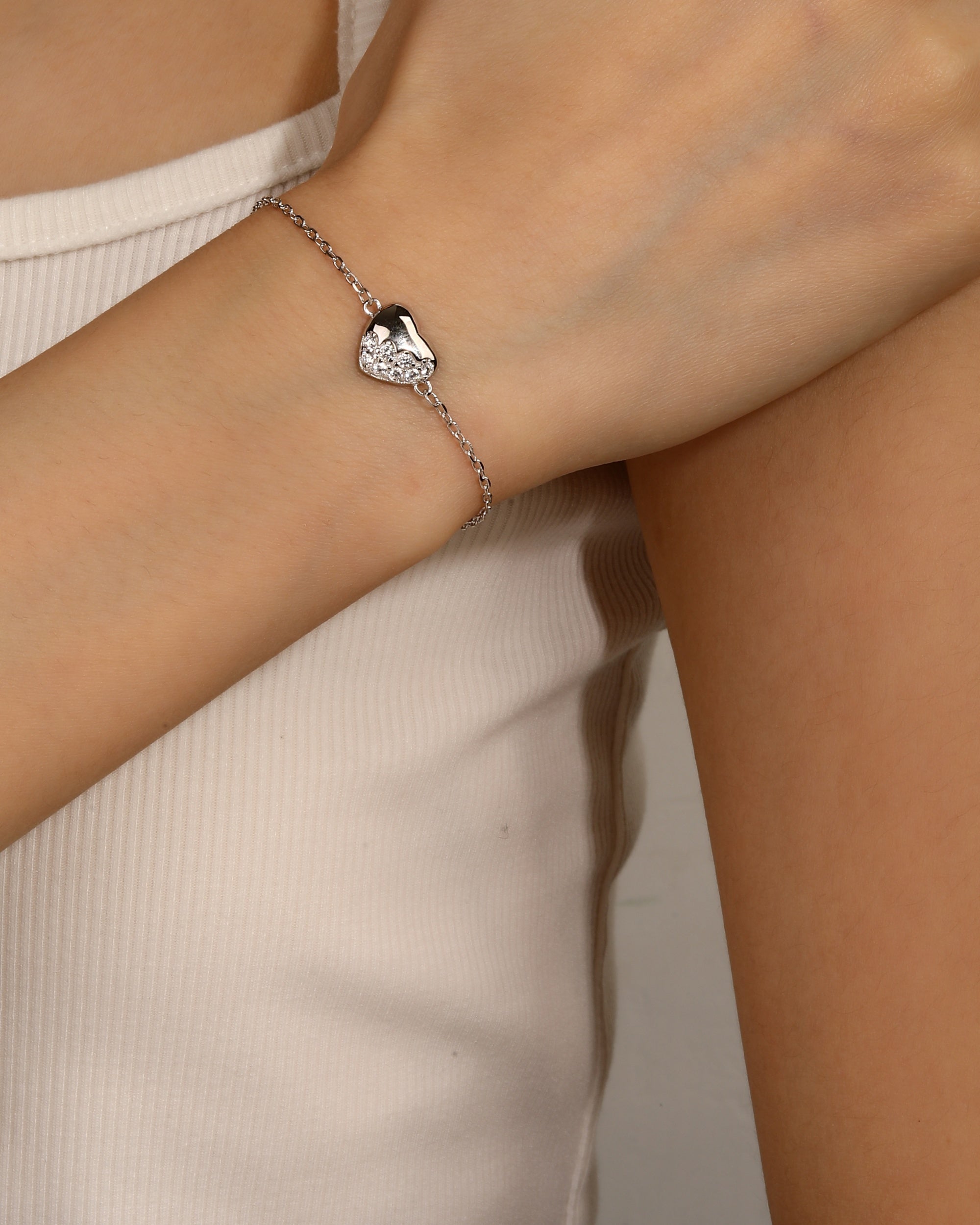 Pulsera sencilla de corazon con circonia blanca 17+3cm en rodizado