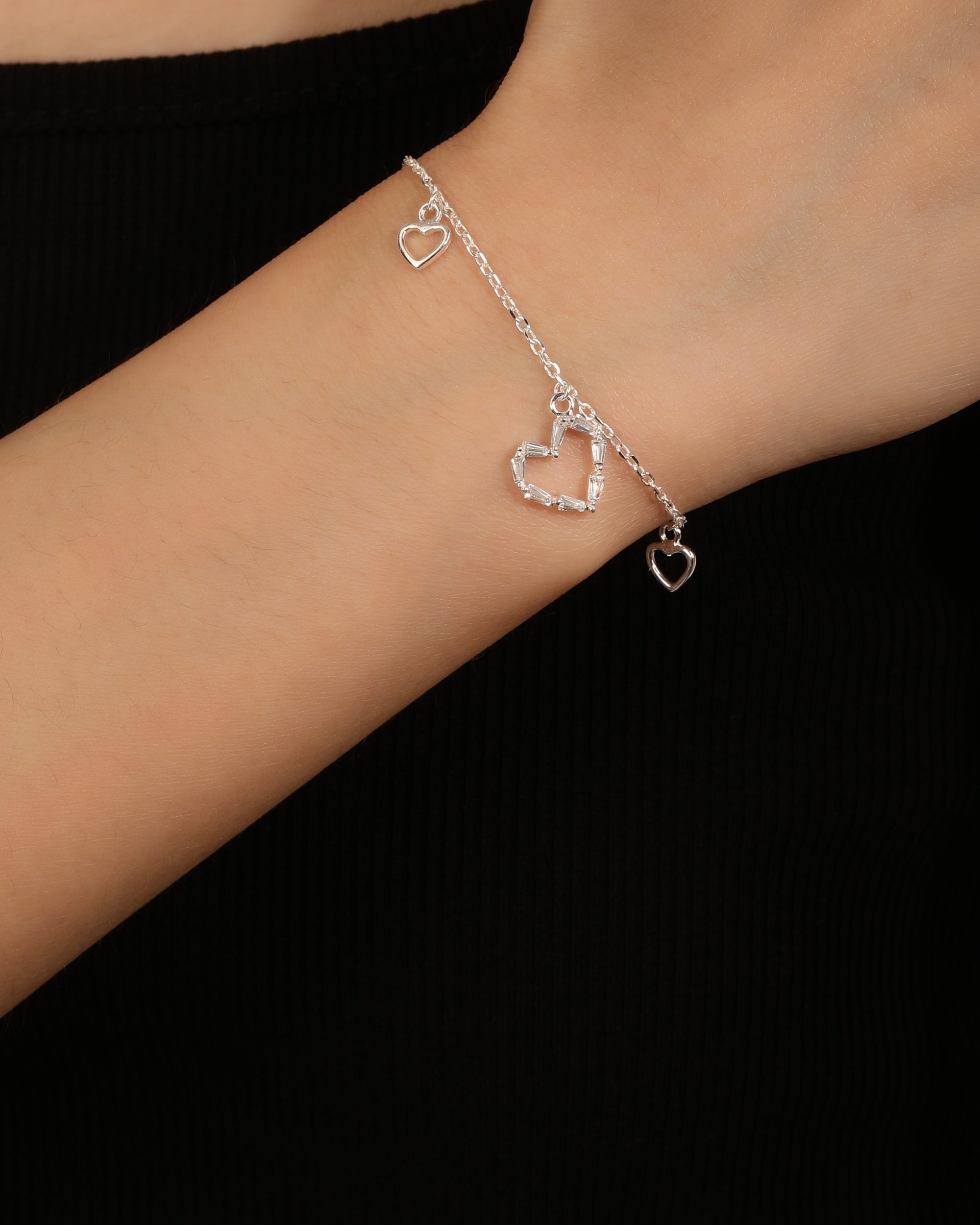 Pulsera sencilla de corazones con circonia blanca 17+3cm en plateado