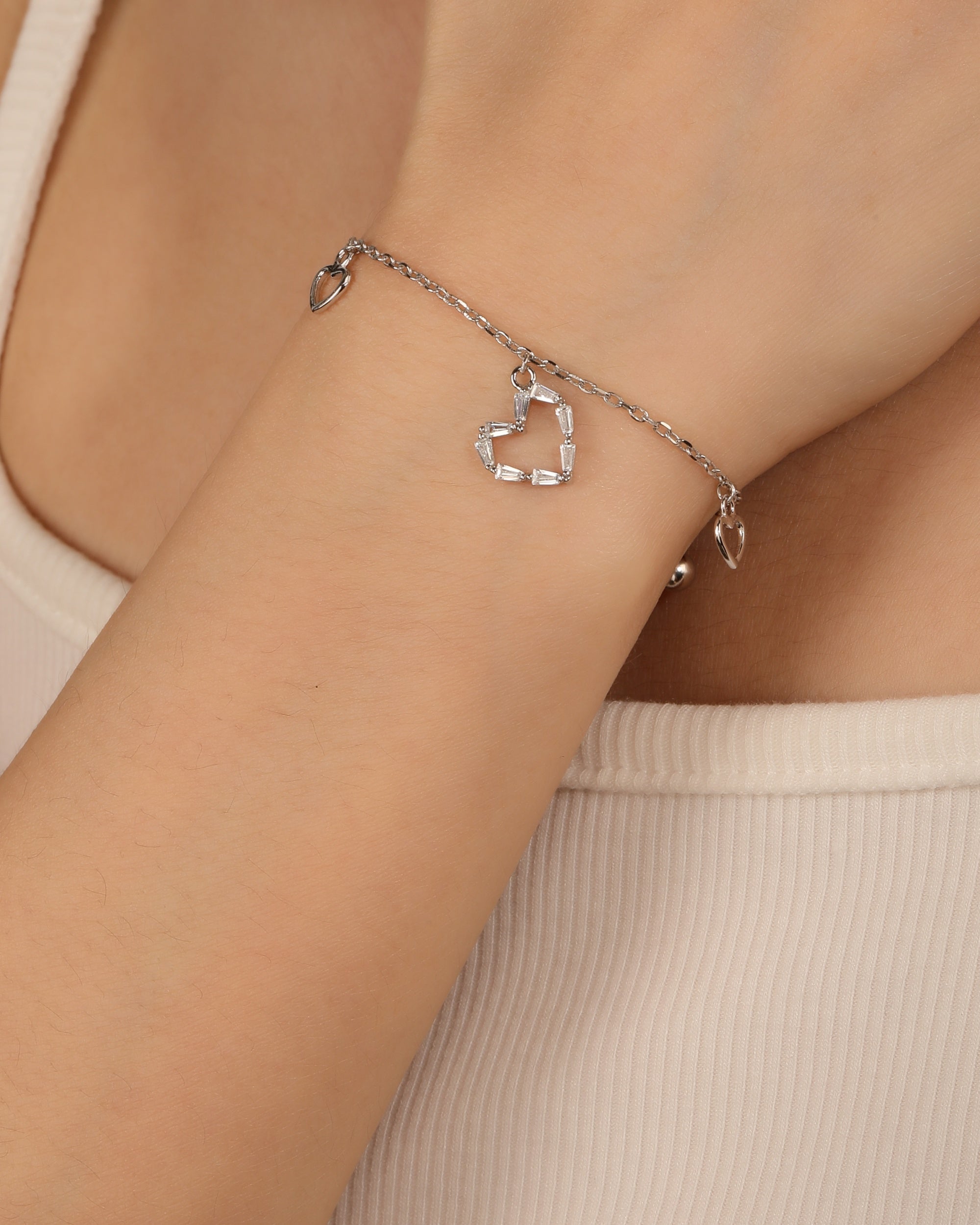 Pulsera sencilla de corazones con circonia blanca 17+3cm en rodizado