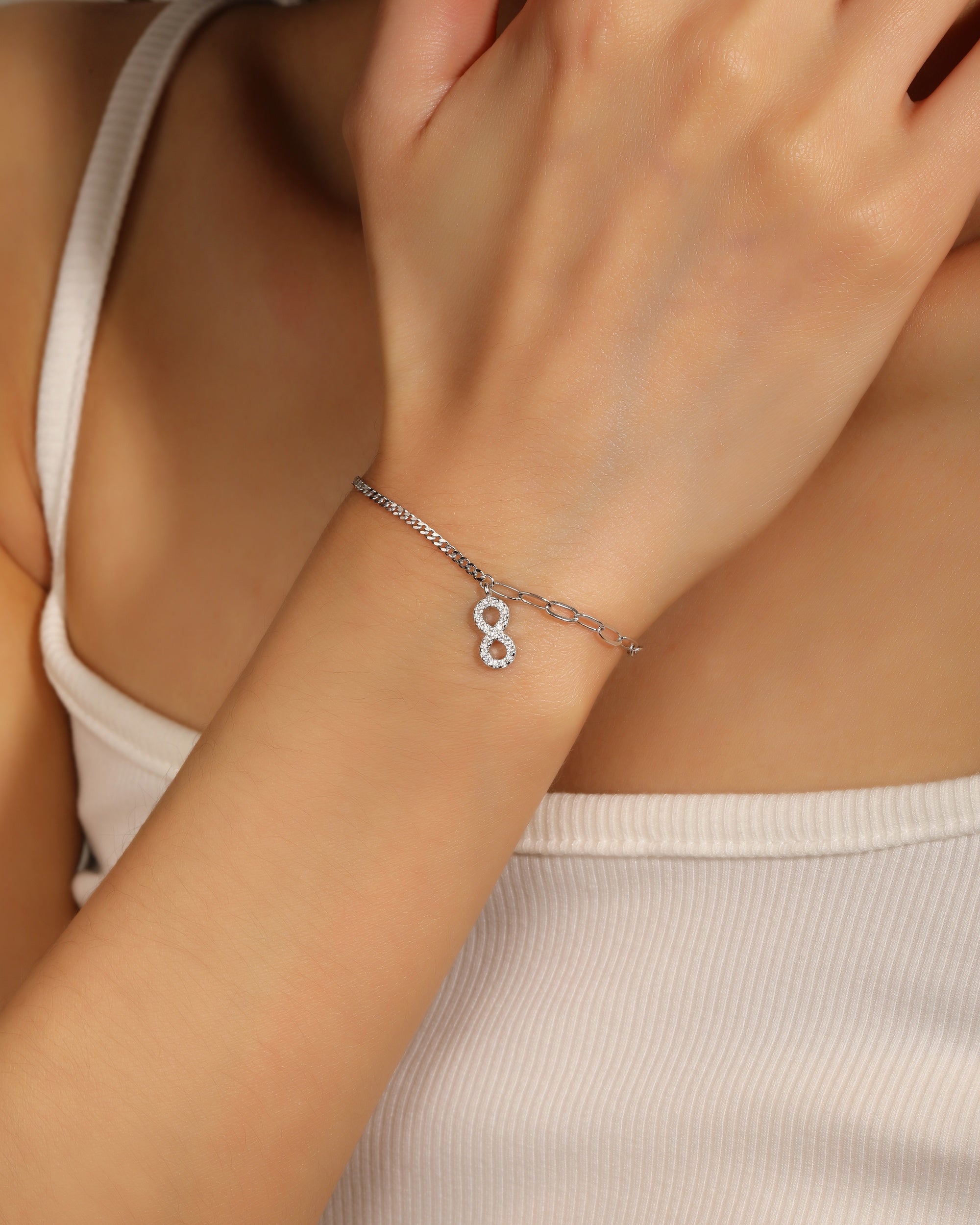 Pulsera sencilla de infinito con circonia blanca 17+3cm en rodizado