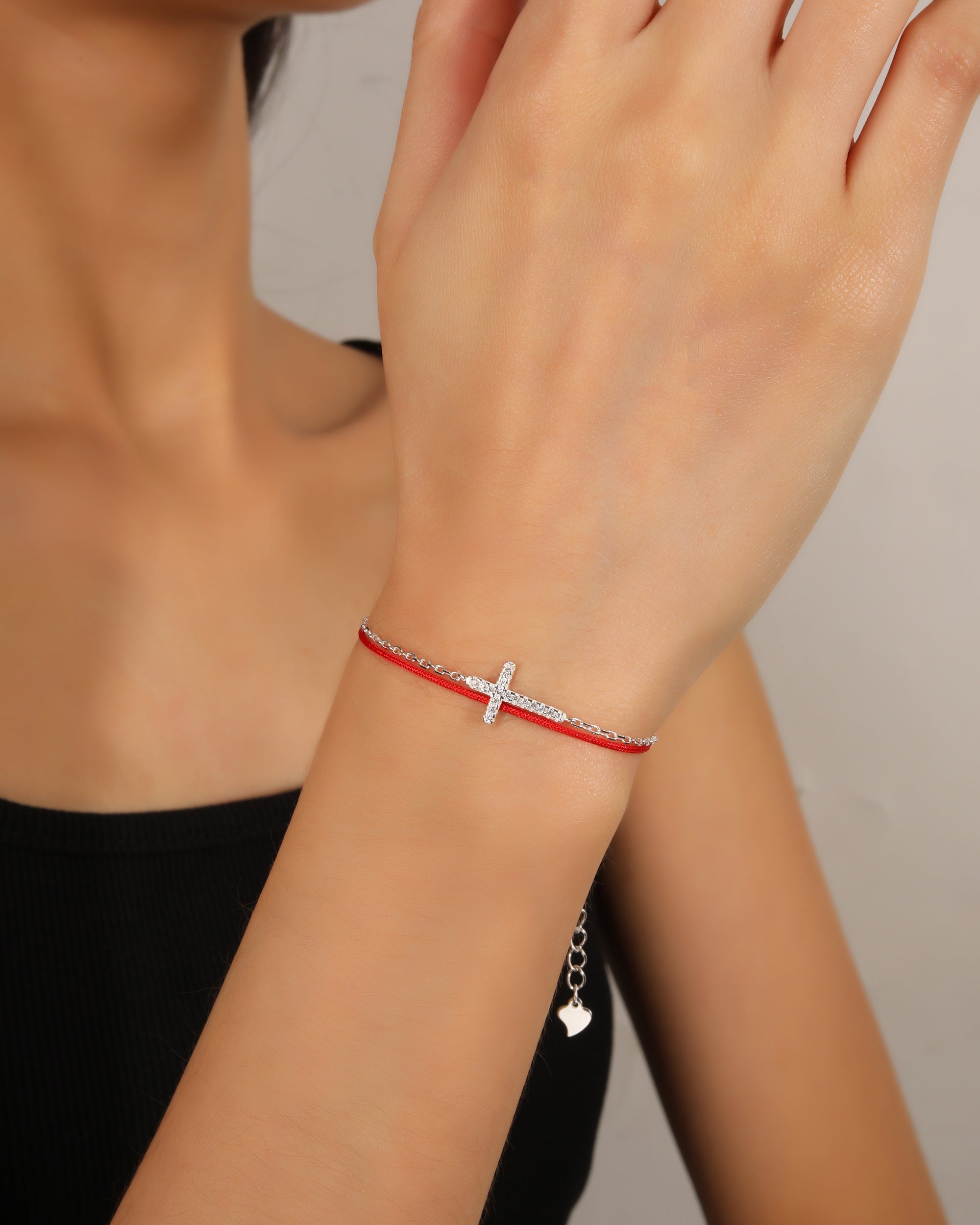 Pulsera doble sencilla y de hilo rojo con Cruz 17+3cm en plateado