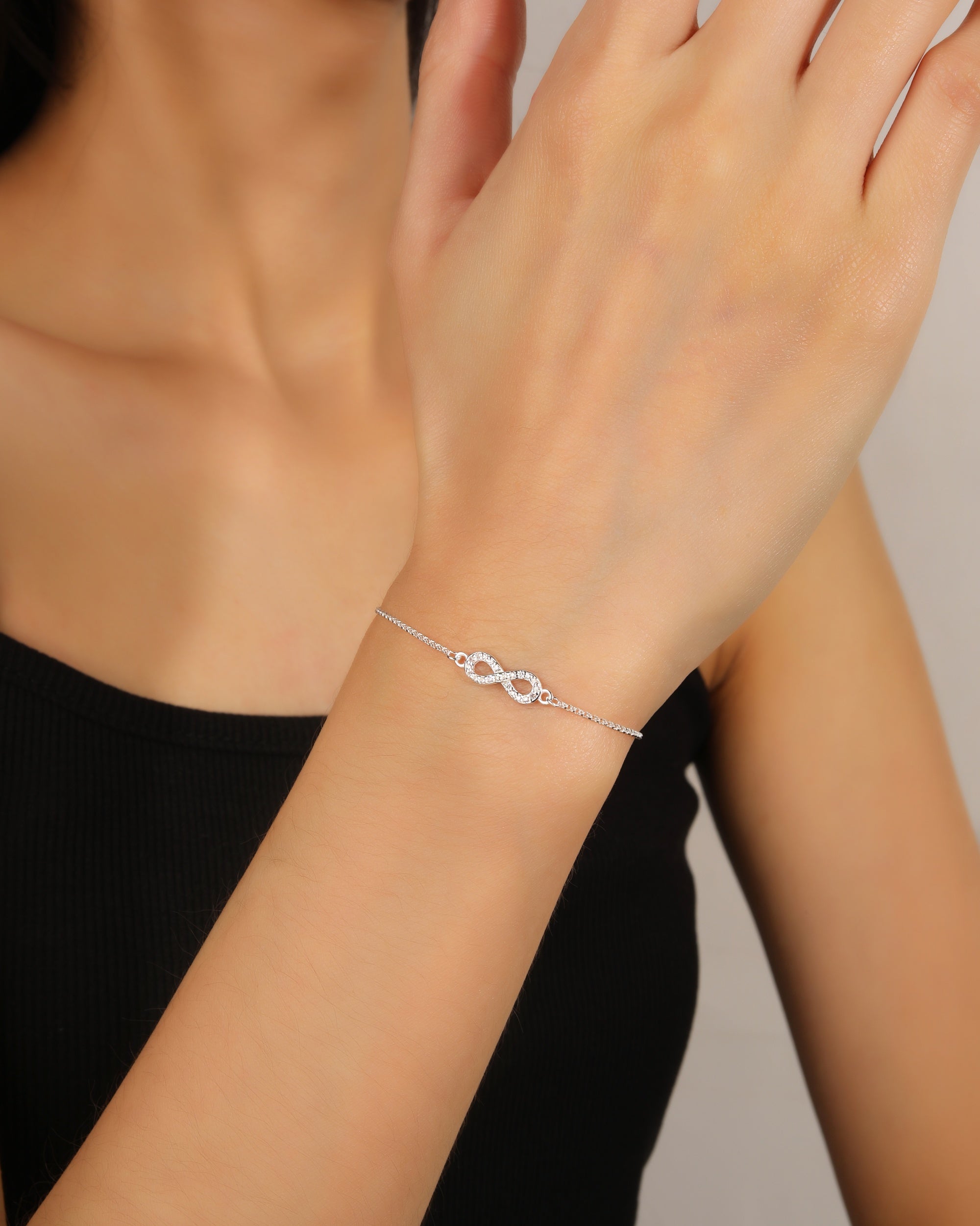 Pulsera sencilla de infinito con circonia blanca 17+3cm en plateado