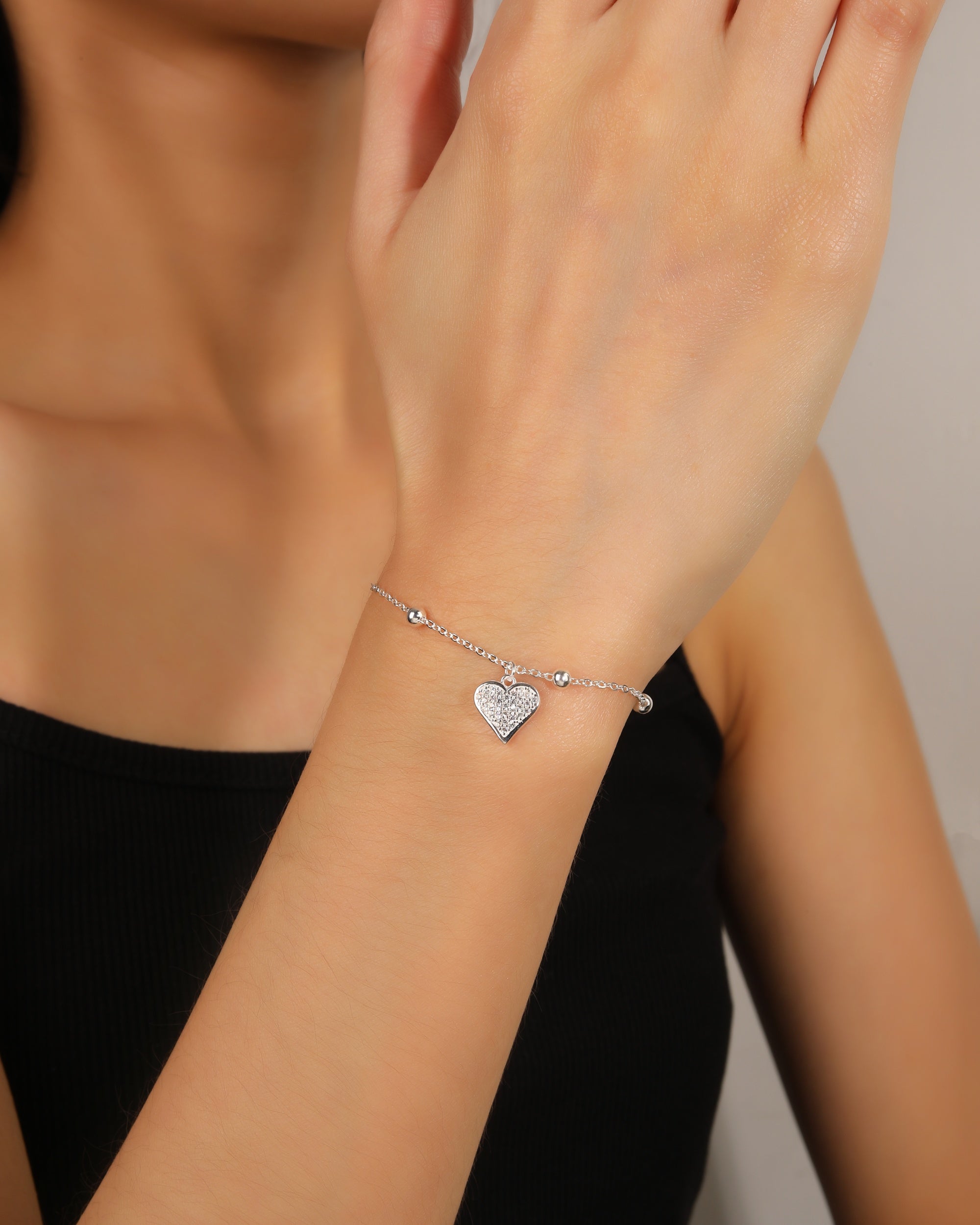 Pulsera sencilla de corazon y balines con circonia blanca 17+3cm en plateado