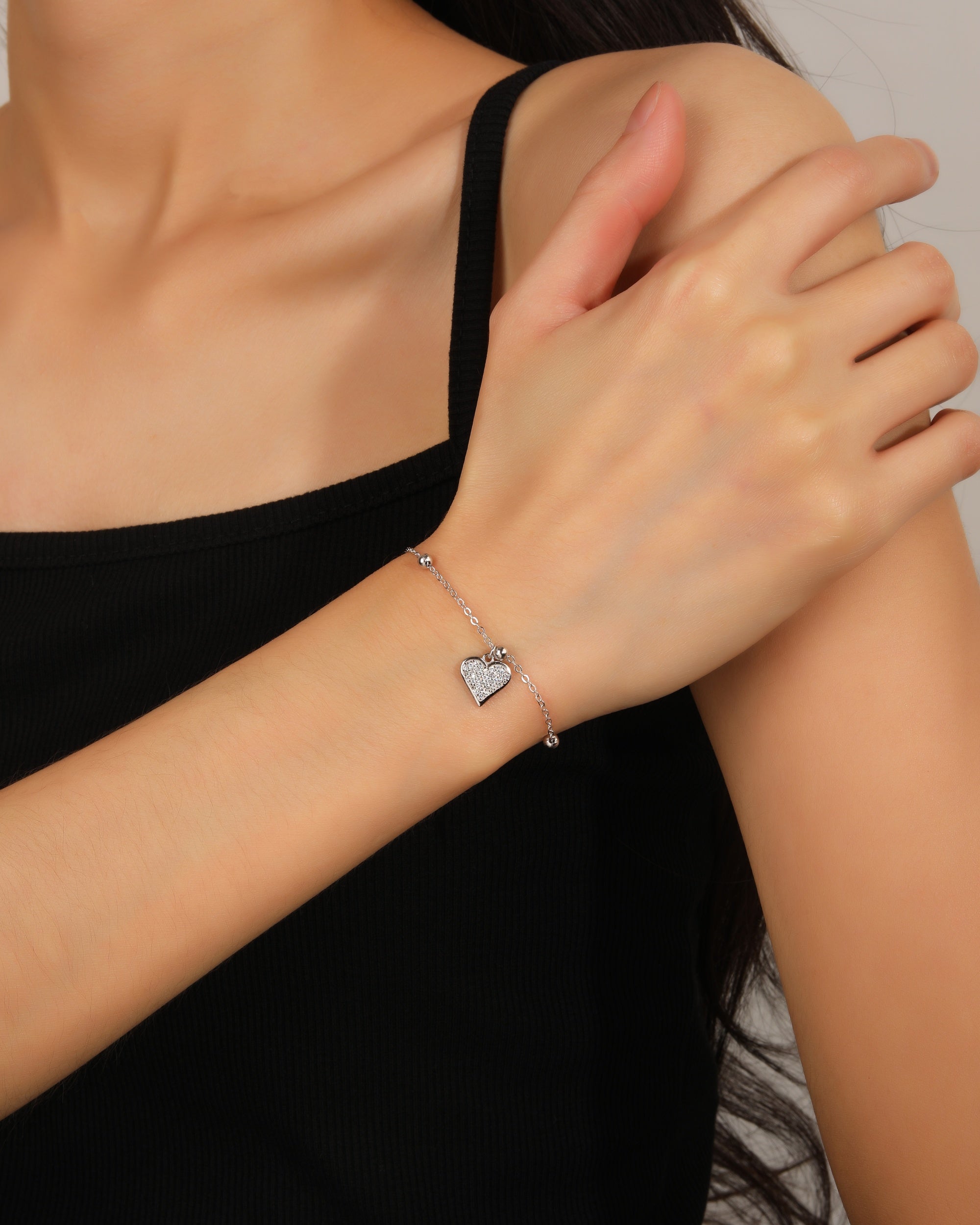 Pulsera sencilla de corazon y balines con circonia blanca 17+3cm en rodizado