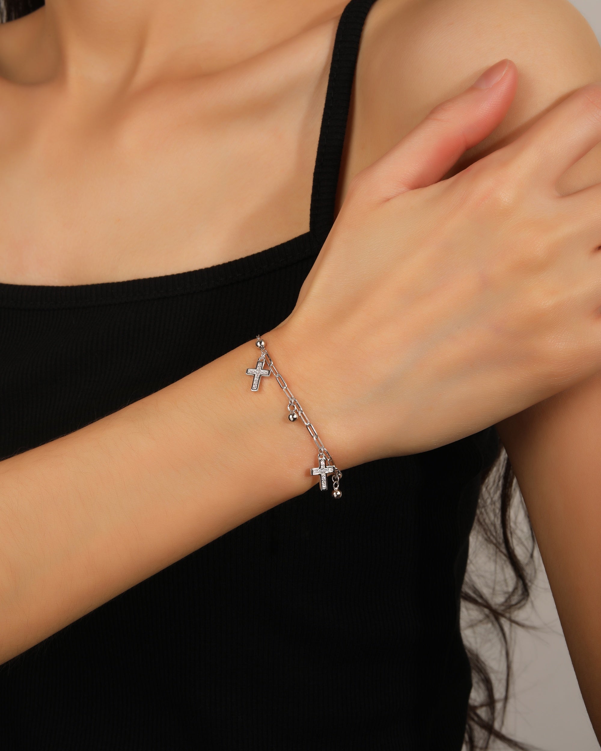 Pulsera de balines y cruces con circonia blanca 17+3cm en rodizado
