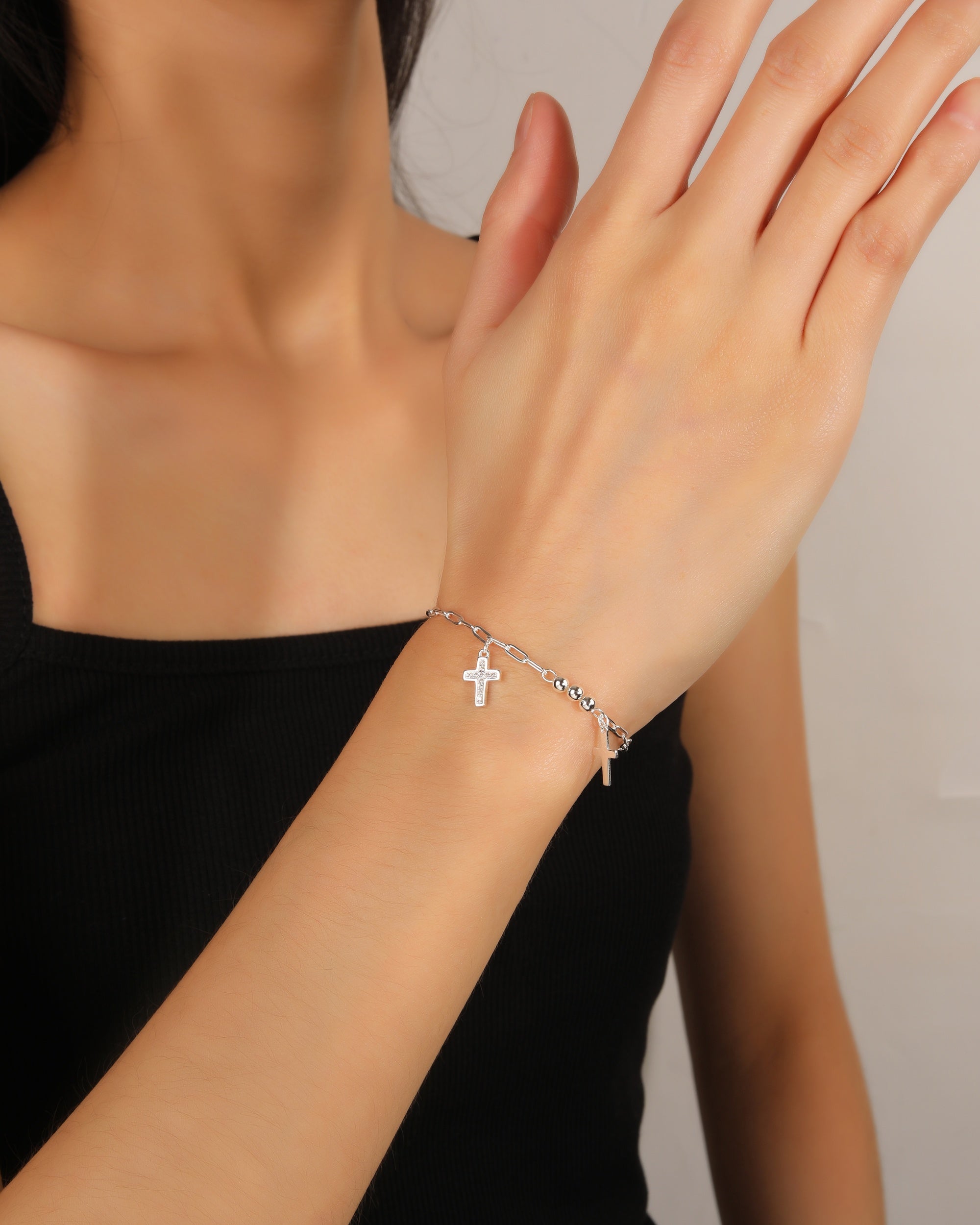 Pulsera de balines y 2 cruces con circonia blanca 17+3cm en plateado