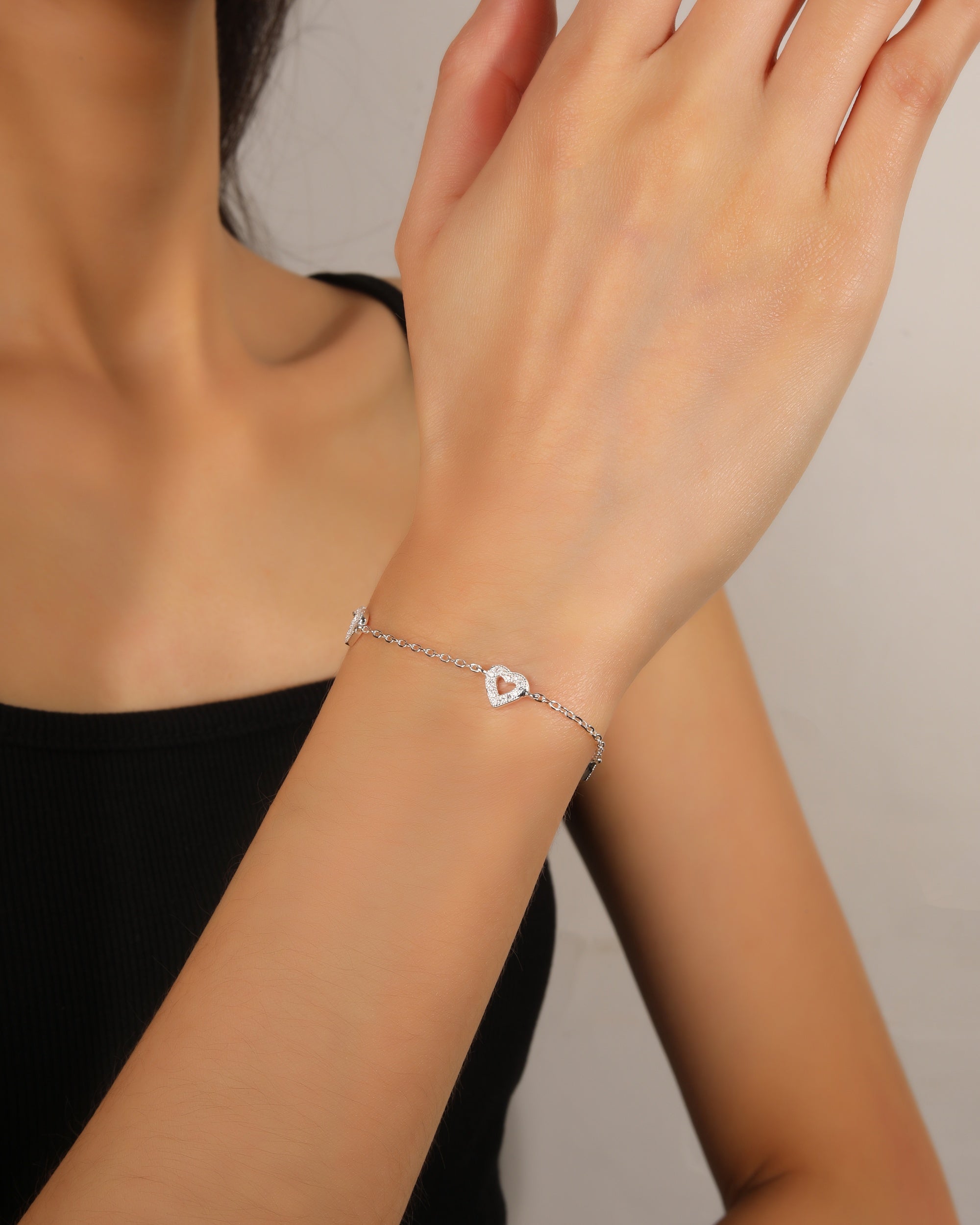 Pulsera sencilla de corazones con circonia blanca 17+3cm en plateado