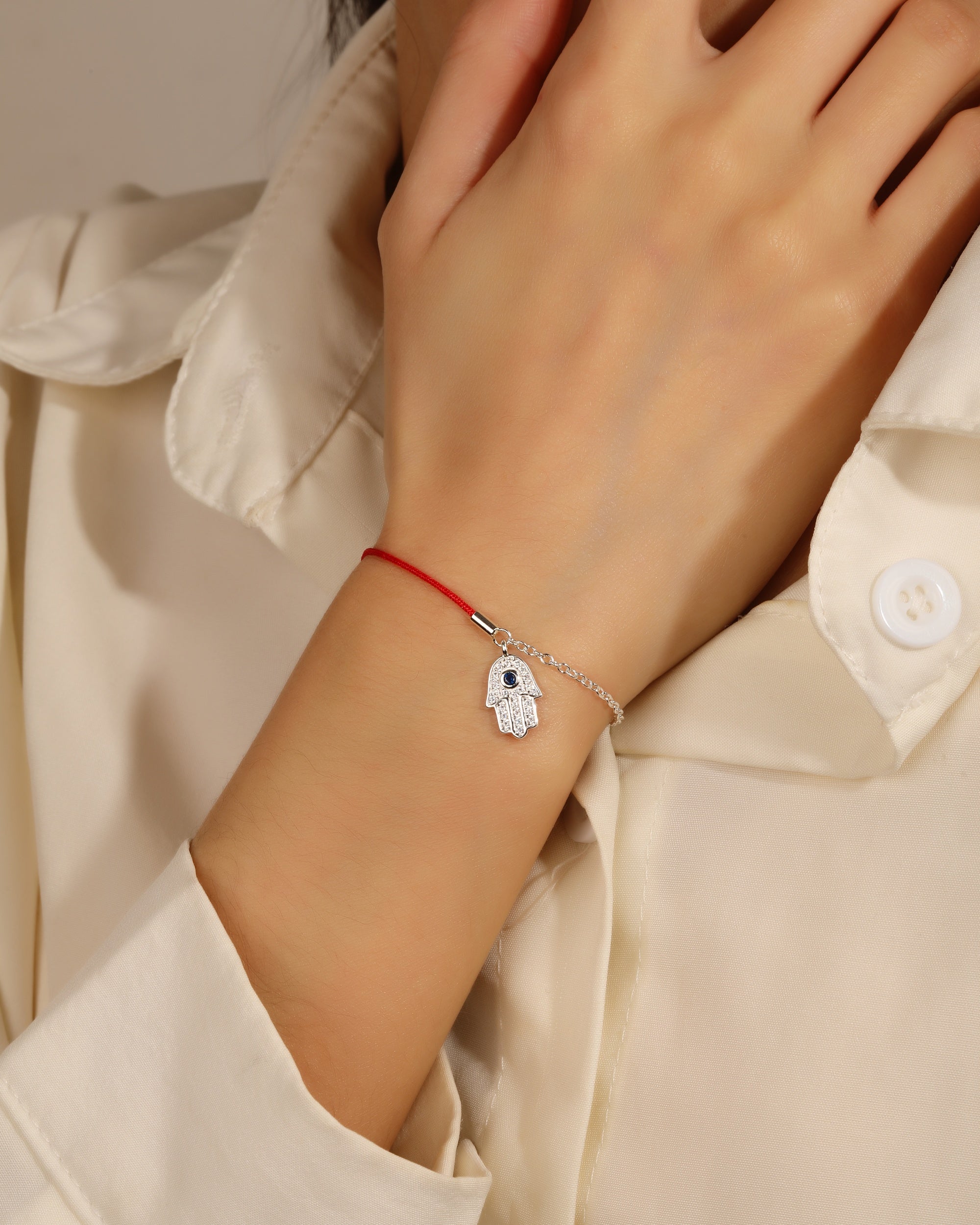 Pulsera sencilla de mano de fatima con hilo 17+3cm en plateado