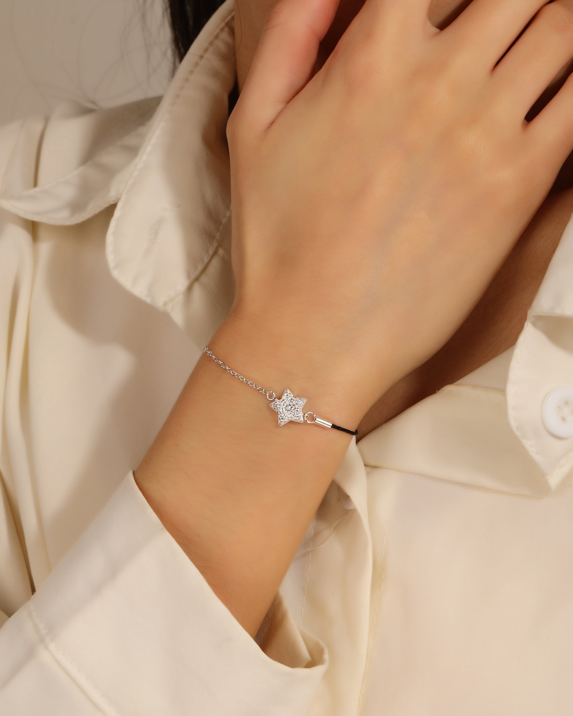Pulsera sencilla de estrella con hilo 17+3cm en plateado