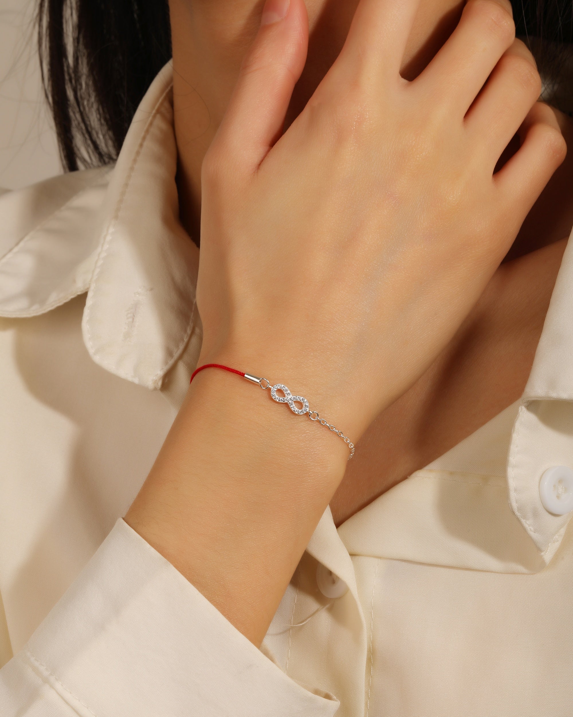 Pulsera sencilla de infinito con hilo 17+3cm en plateado