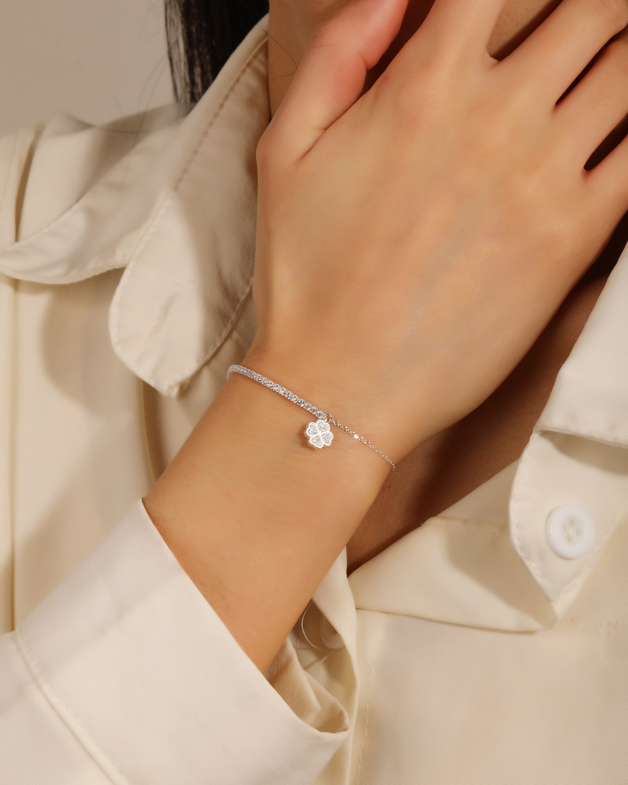Pulsera tenis de 1.5mm trebol con circonia blanca 17+3cm en plateado