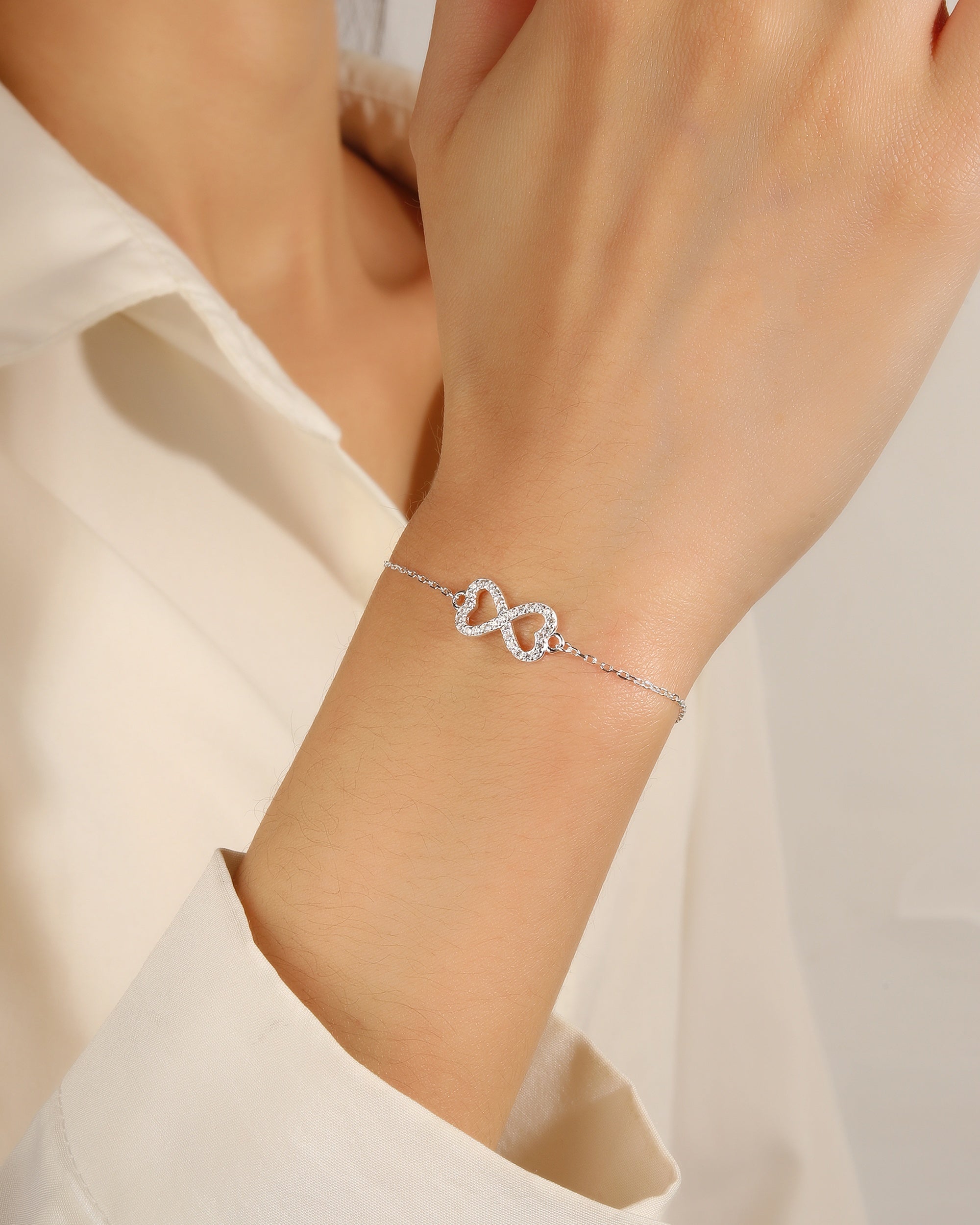 Pulsera de infinito de corazones con circonia blanca 17+3cm en plateado