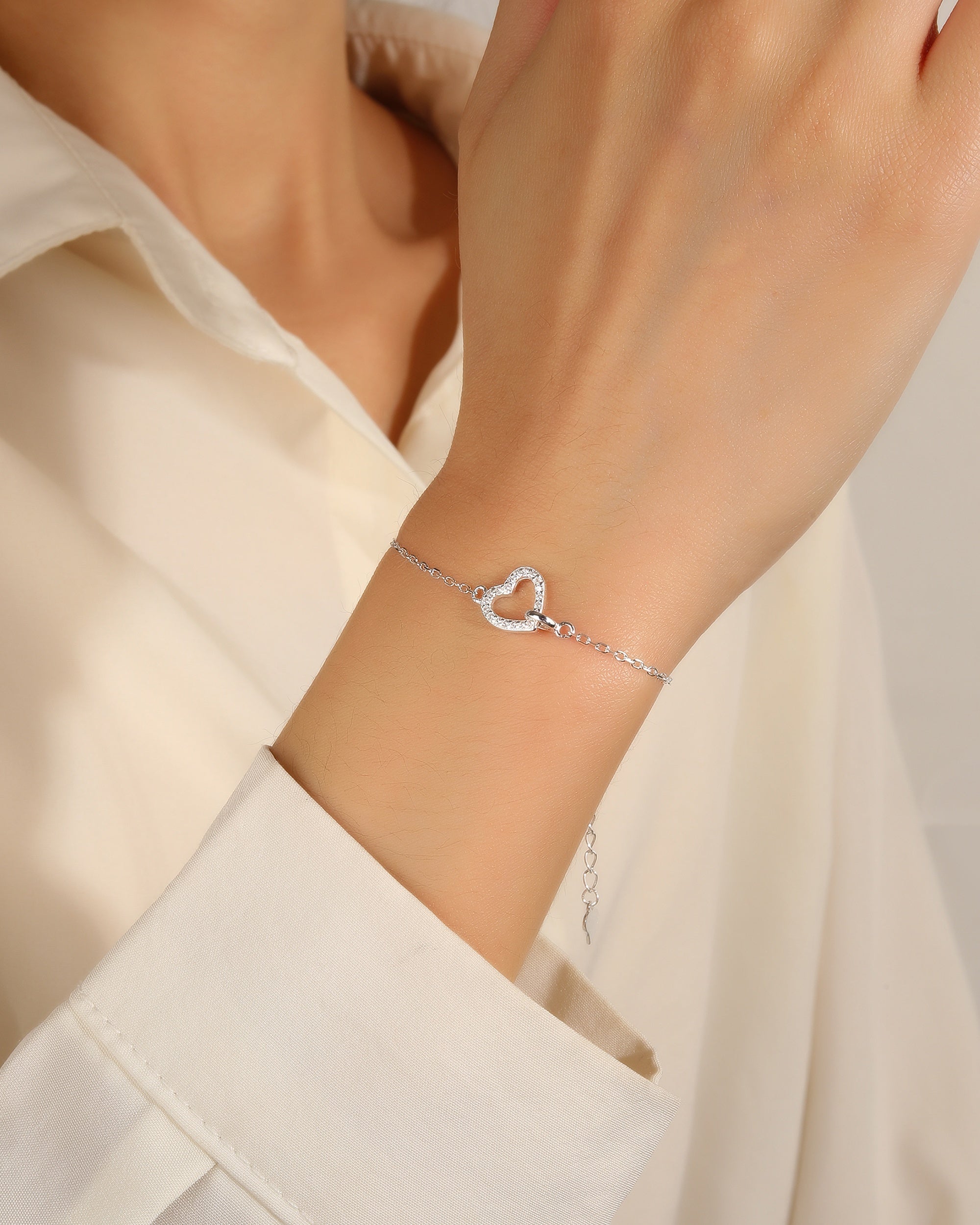 Pulsera sencilla de corazon con circonia blanca 17+3cm en plateado