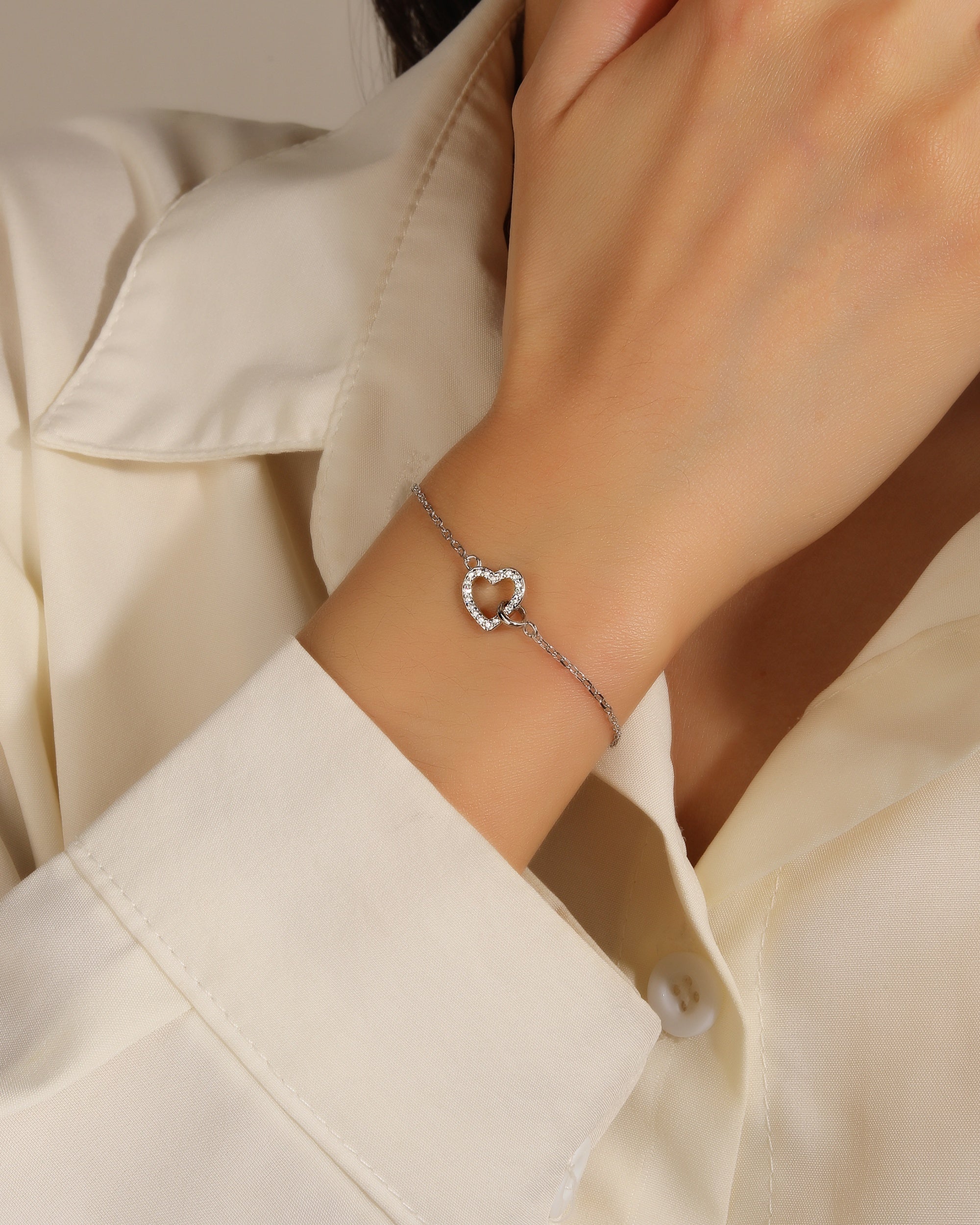 Pulsera sencilla de corazon con circonia blanca 17+3cm en rodizado
