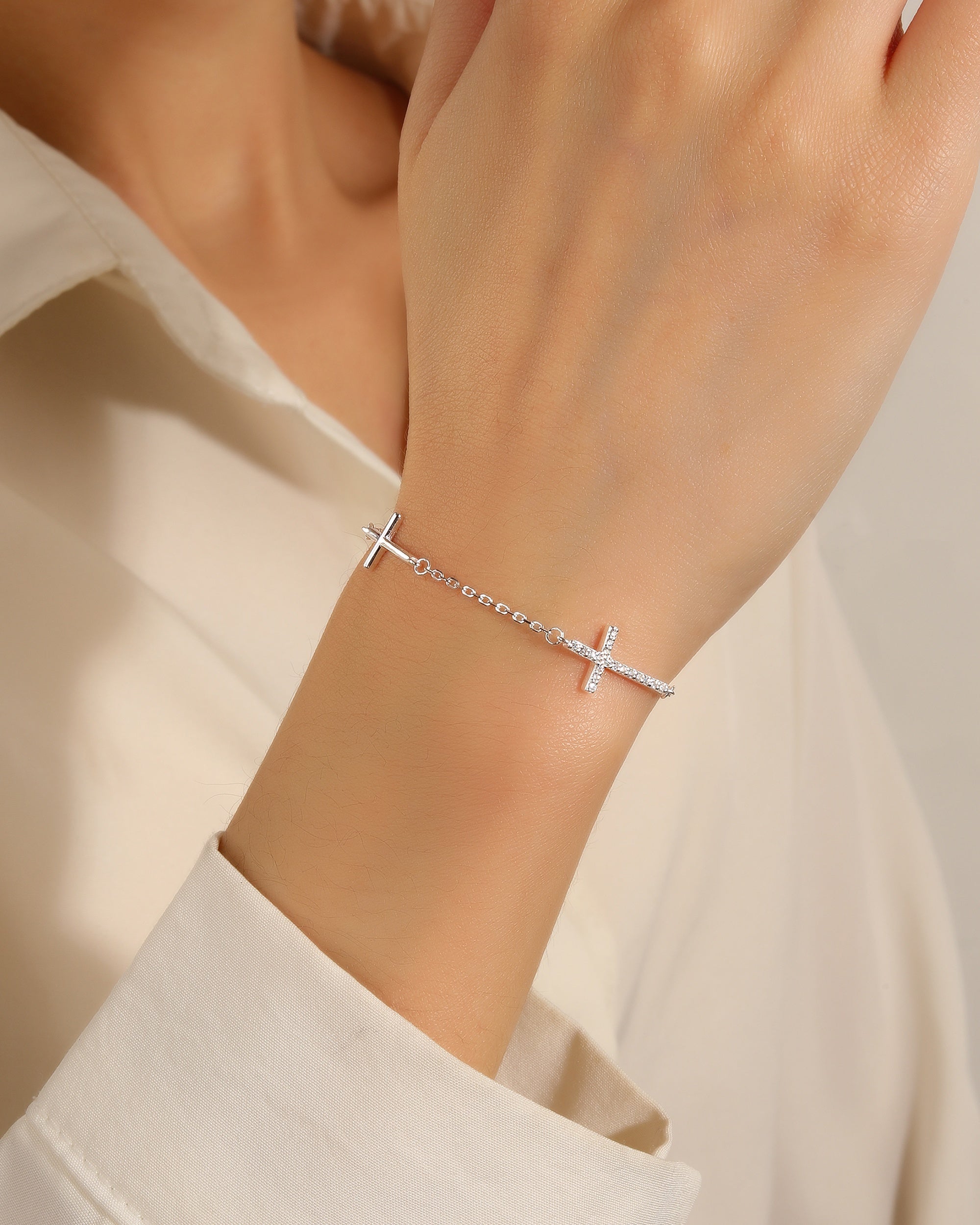 Pulsera sencilla de cruces con circonia blanca 17+3cm en plateado