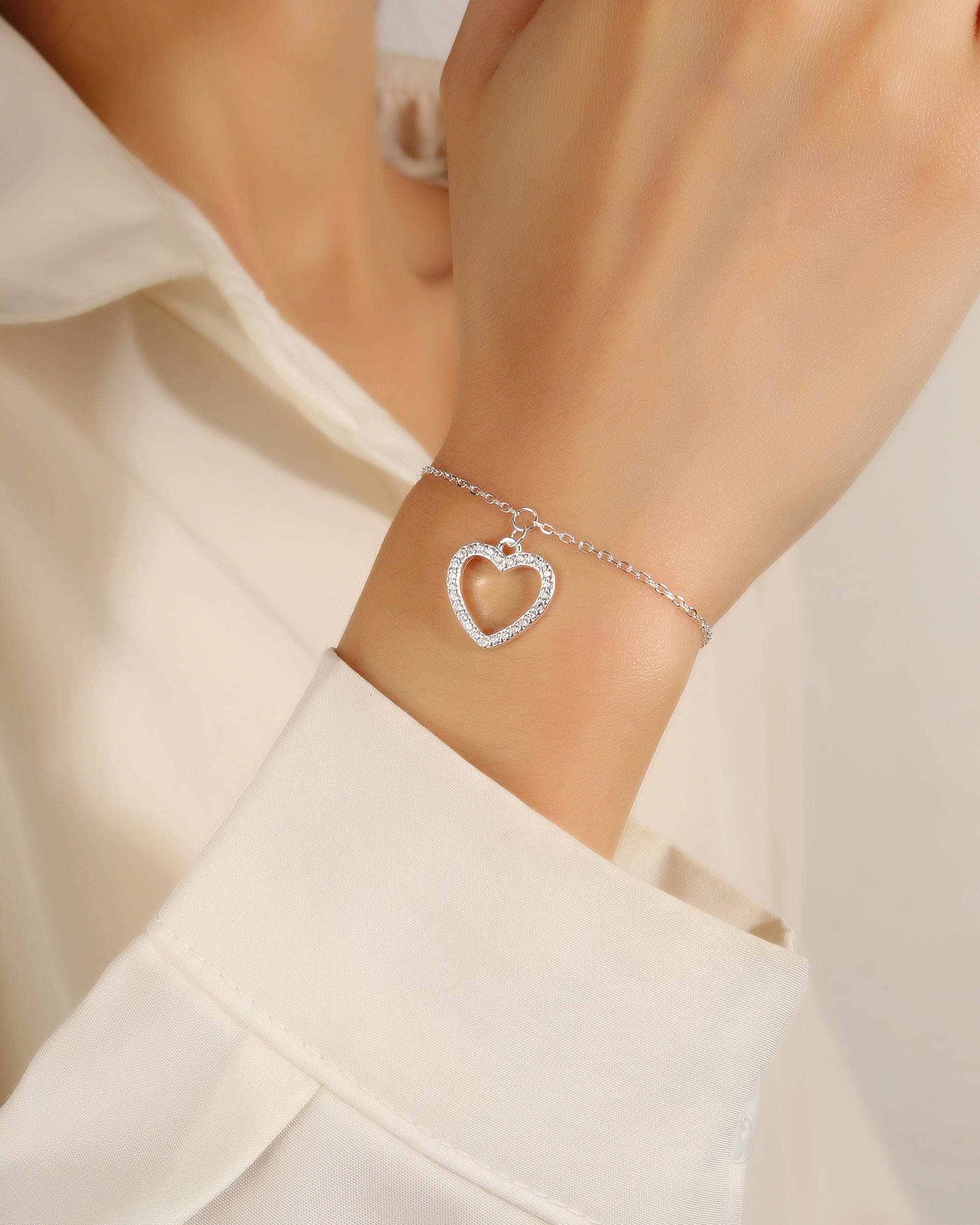 Pulsera sencilla de corazon con circonia blanca 17+3cm en plateado