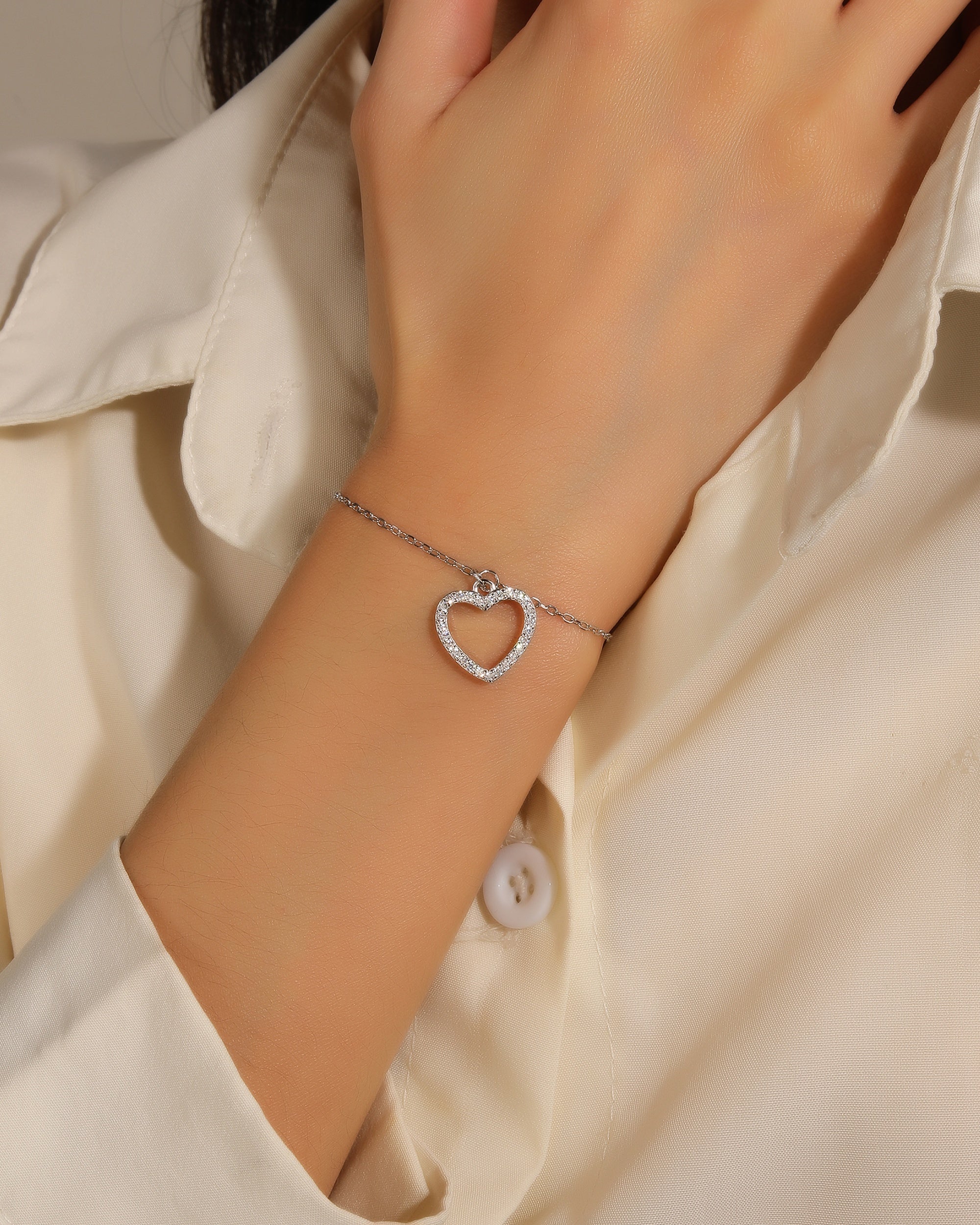 Pulsera sencilla de corazon con circonia blanca 17+3cm en rodizado