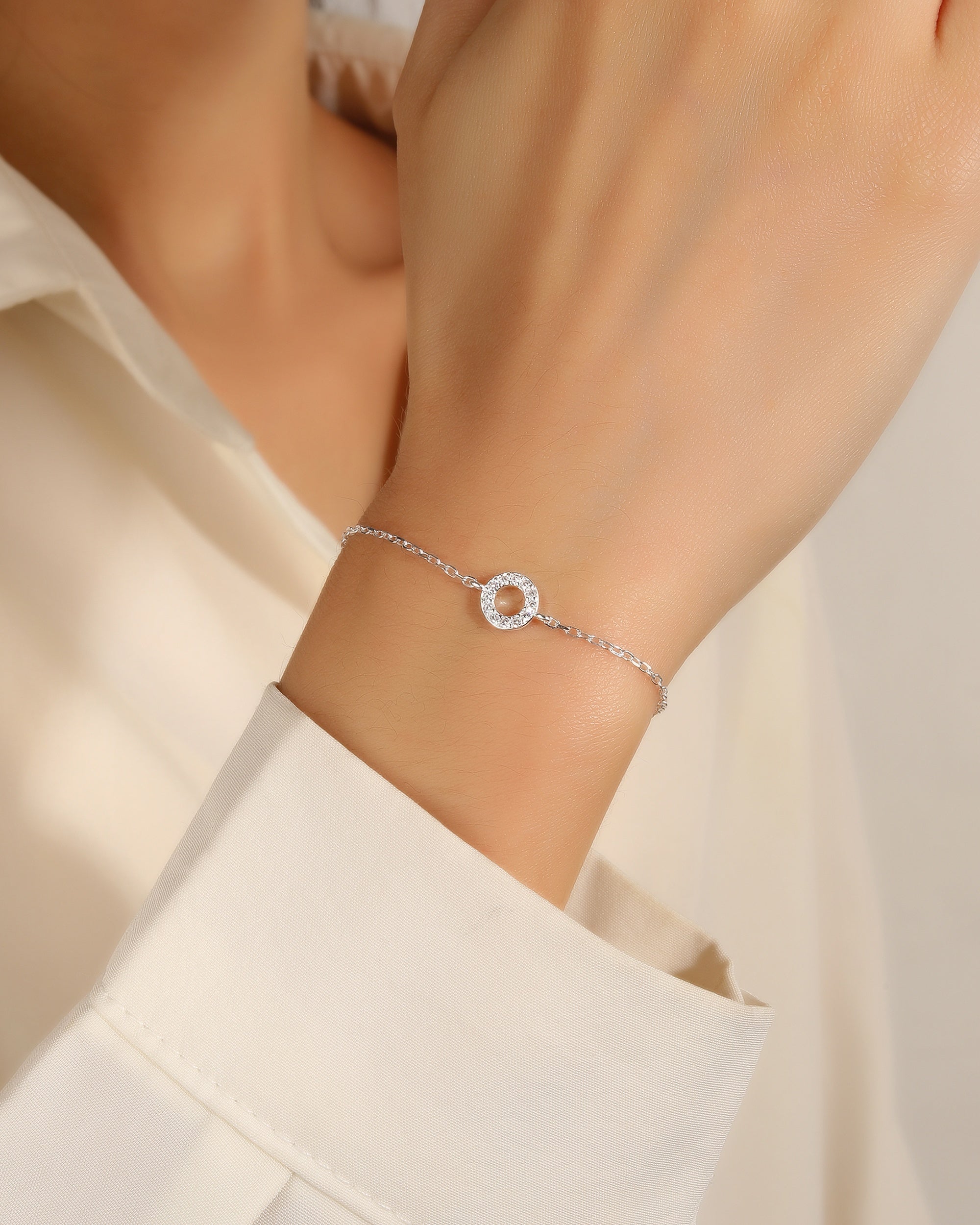 Pulsera sencilla de aro con circonia blanca 17+3cm en plateado