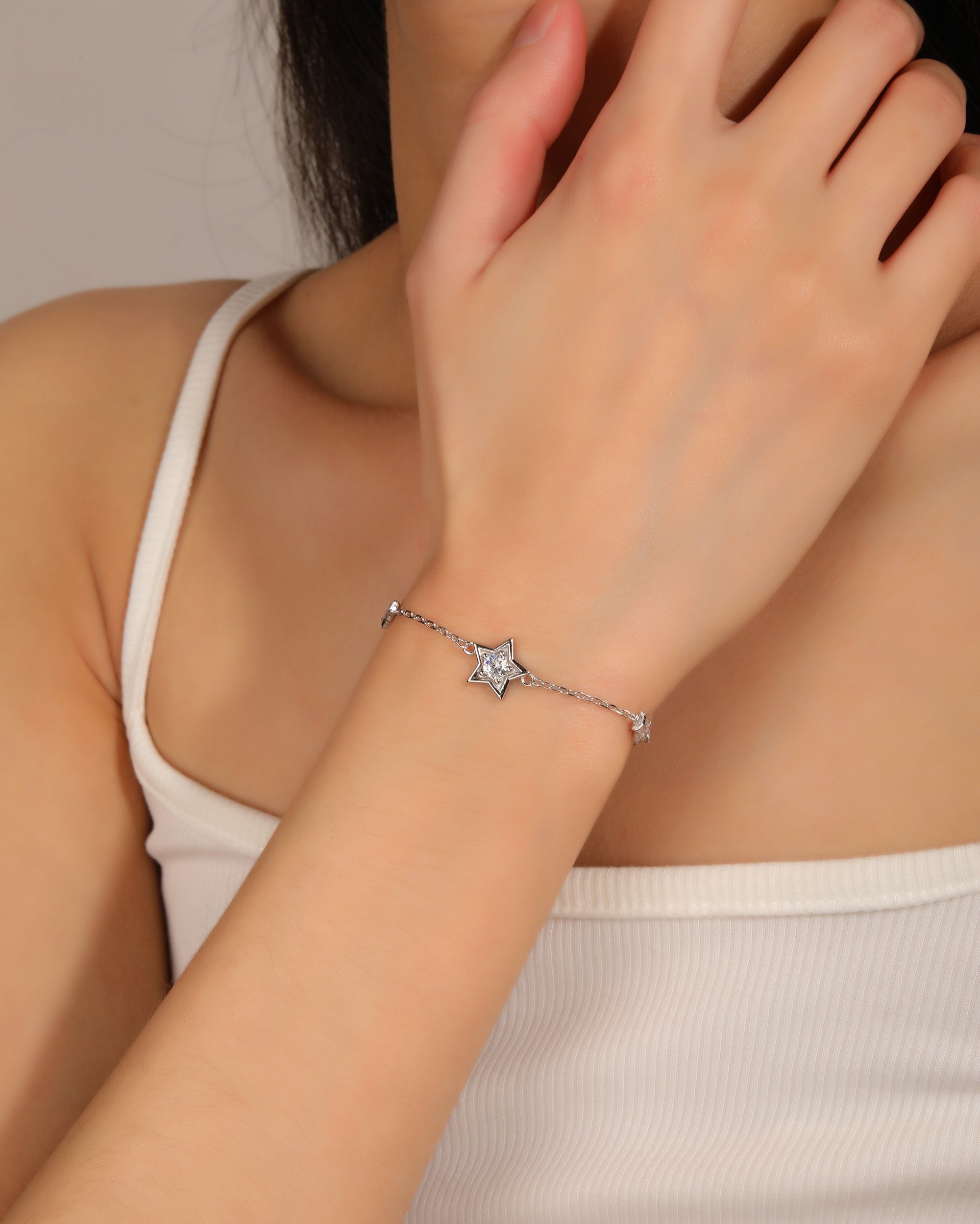 Pulsera sencilla de estrellas con circonia blanca 17+3cm en rodizado