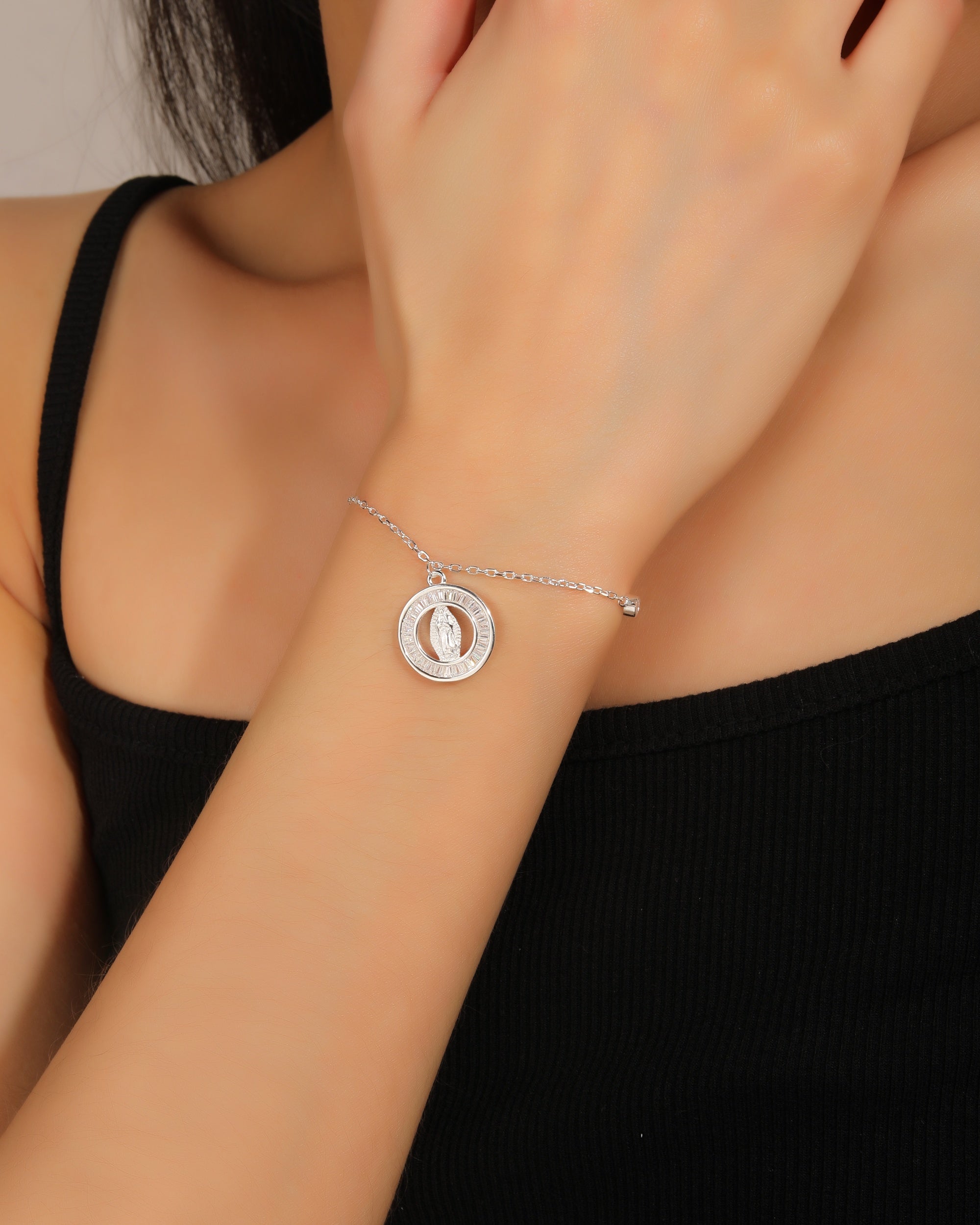 Pulsera sencilla de Virgen de Guadalupe con circonia blanca 17+3cm en plateado