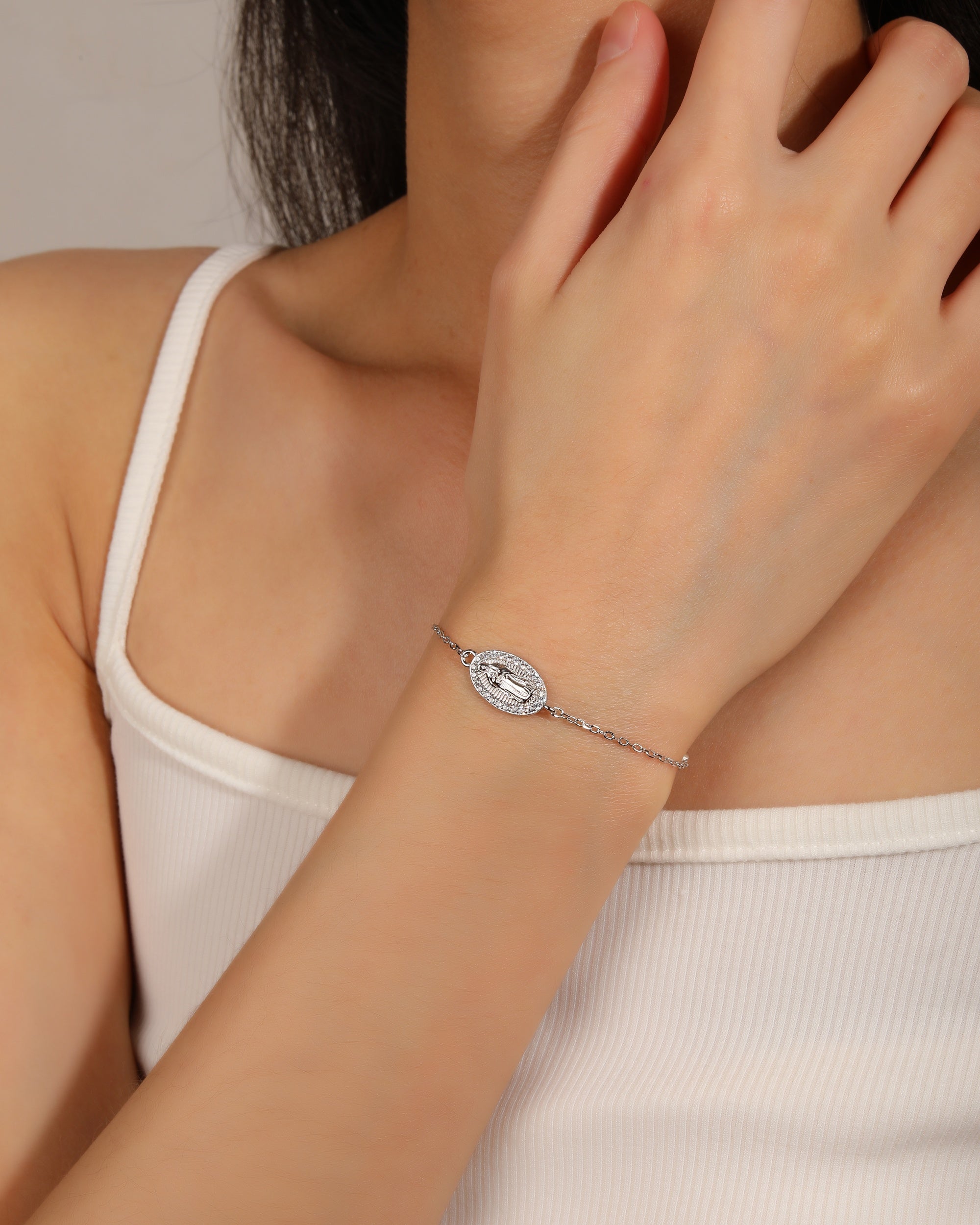 Pulsera sencilla de Virgen de Guadalupe con circonia blanca 17+3cm en rodizado