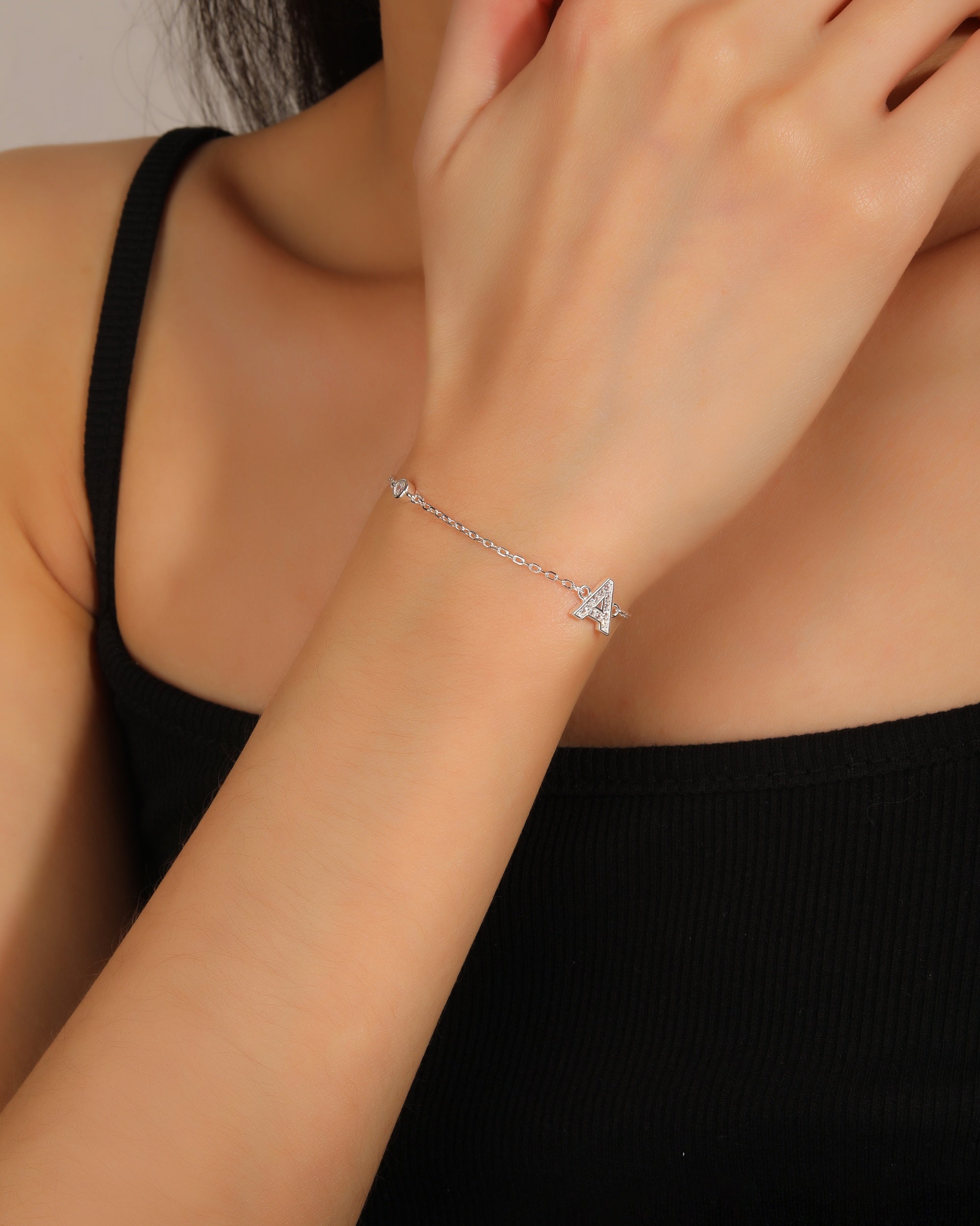 Pulsera de letra con circonia 17+3cm blanca en plateado