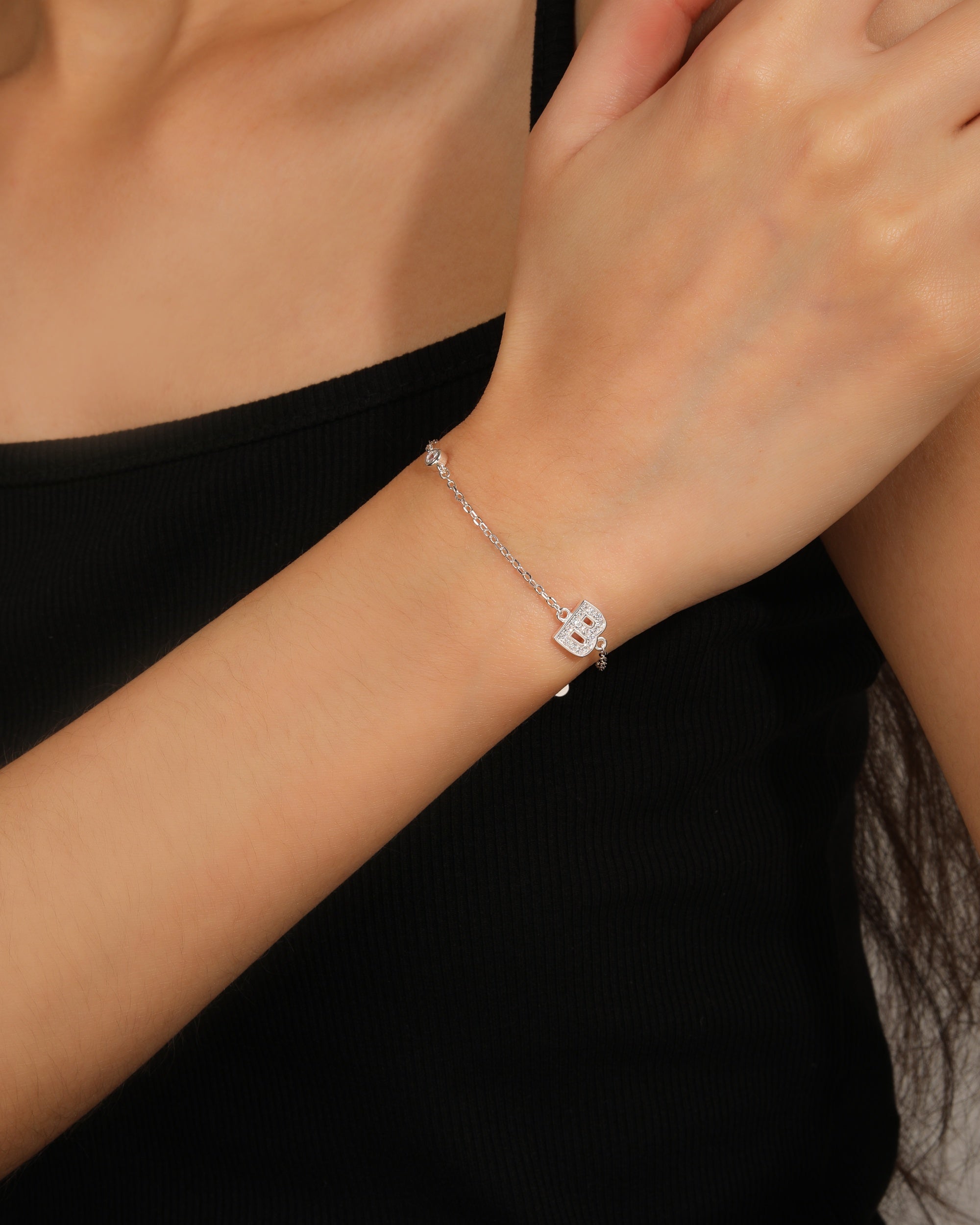 Pulsera de letra con circonia 17+3cm blanca en plateado