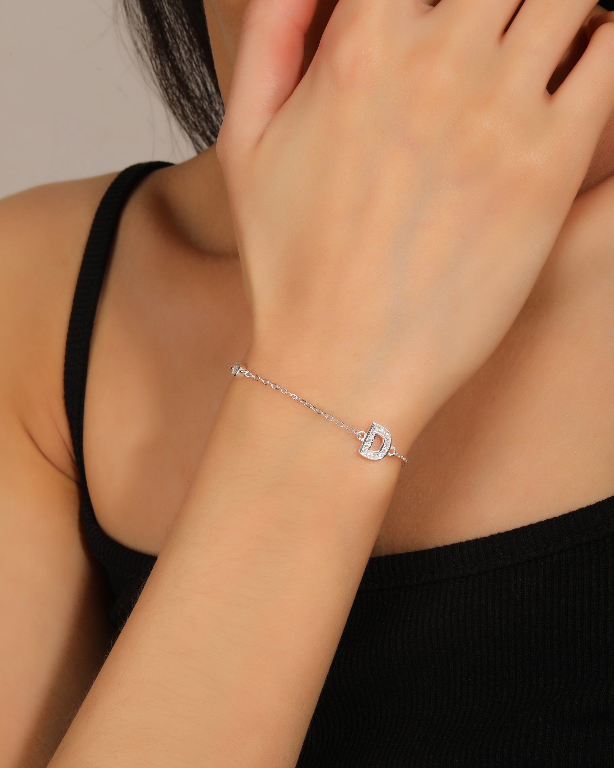 Pulsera de letra con circonia 17+3cm blanca en plateado