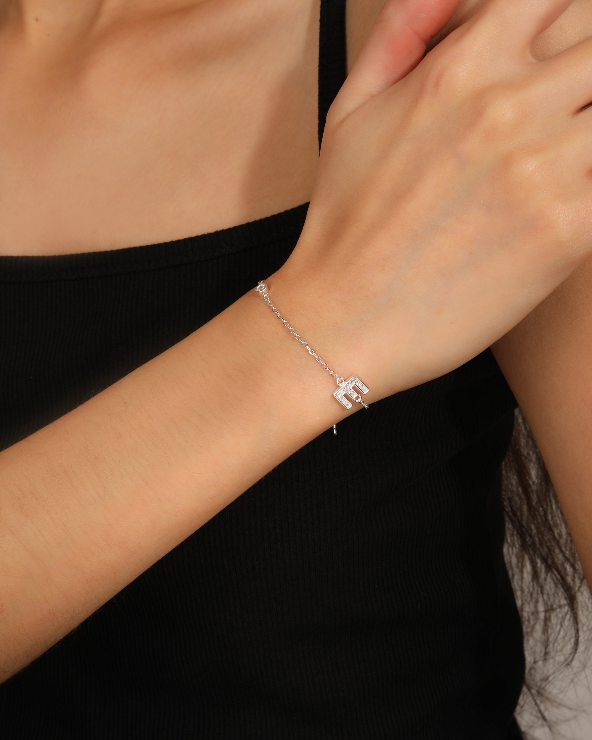 Pulsera de letra con circonia 17+3cm blanca en plateado