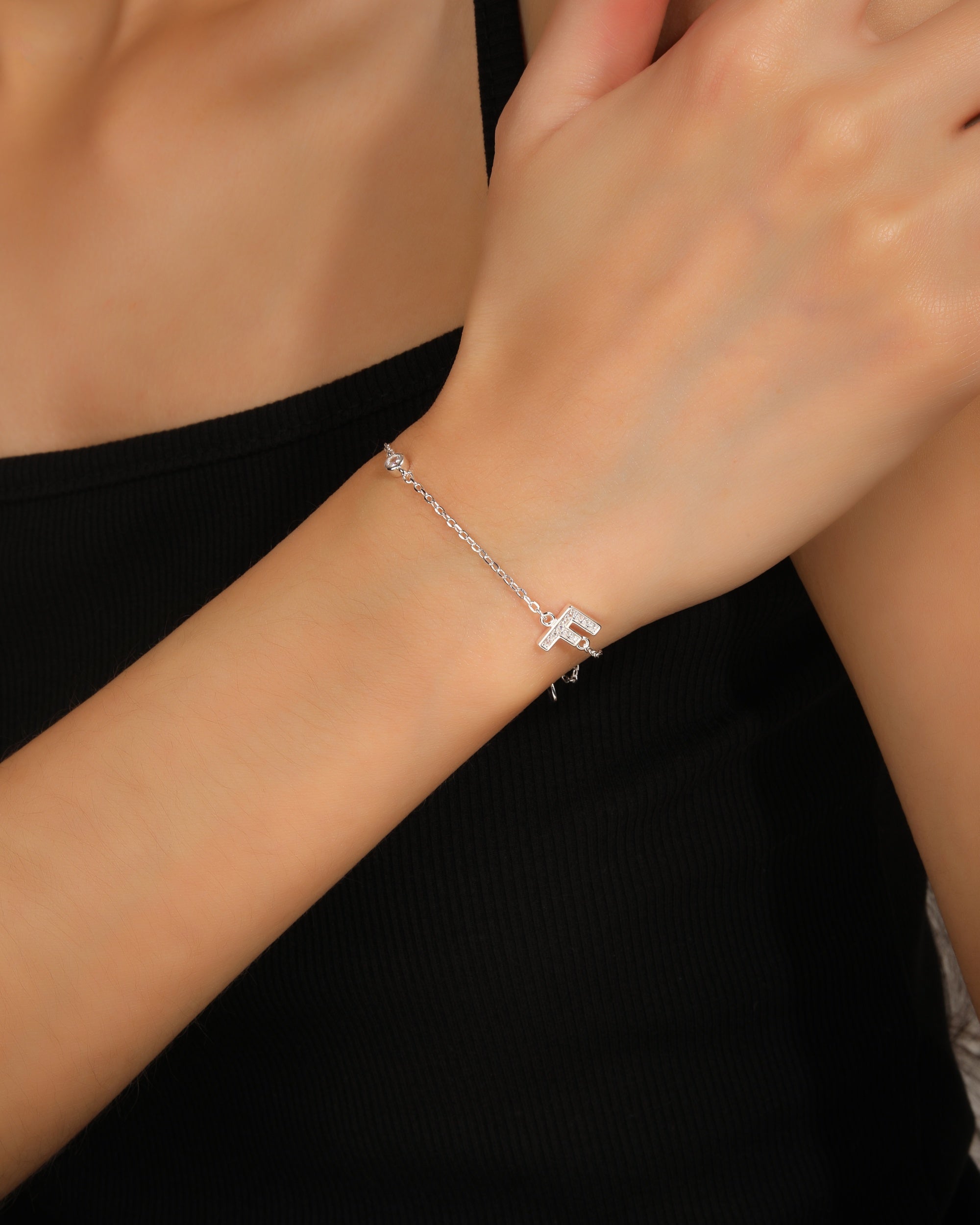 Pulsera de letra con circonia 17+3cm blanca en plateado
