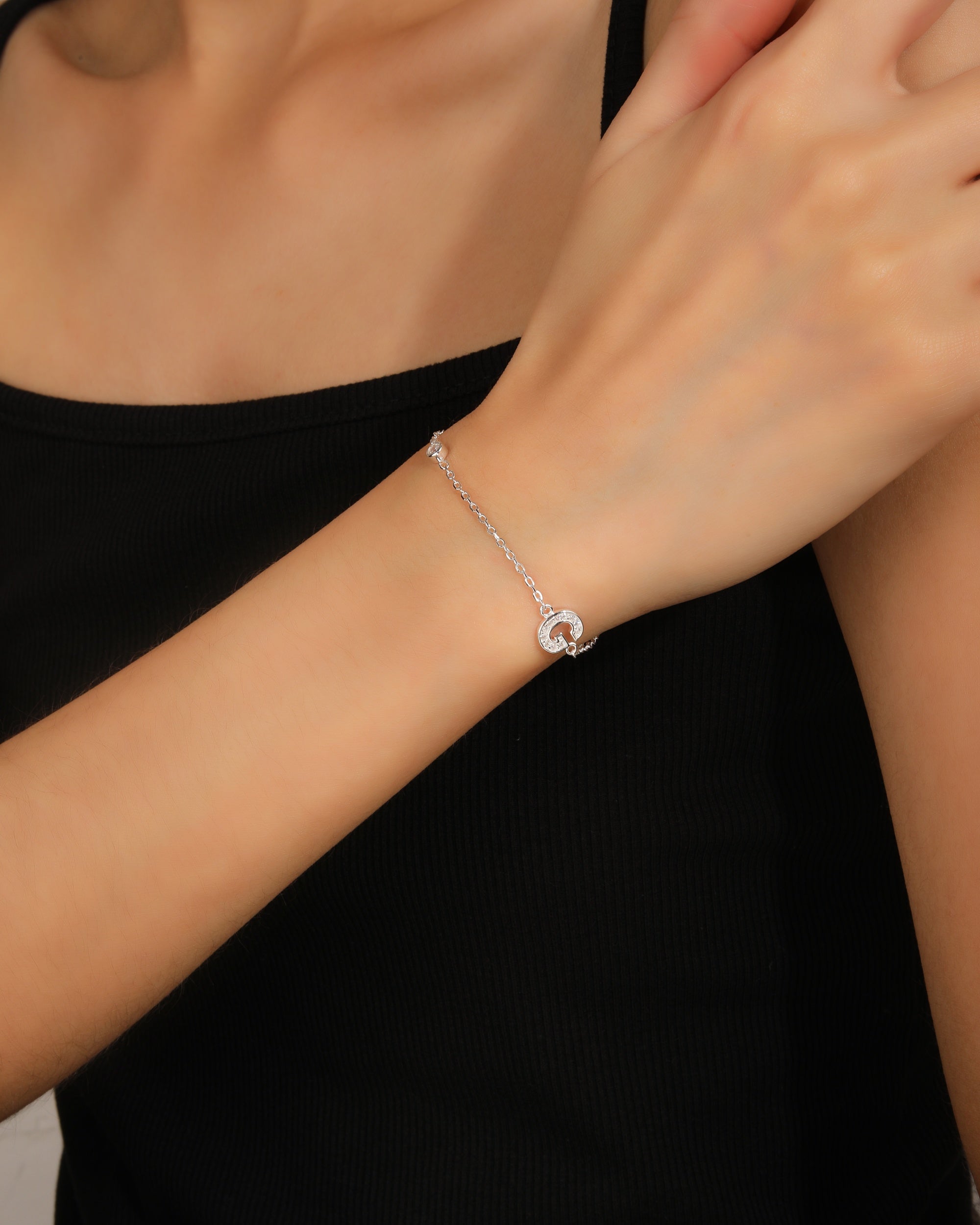 Pulsera de letra con circonia 17+3cm blanca en plateado