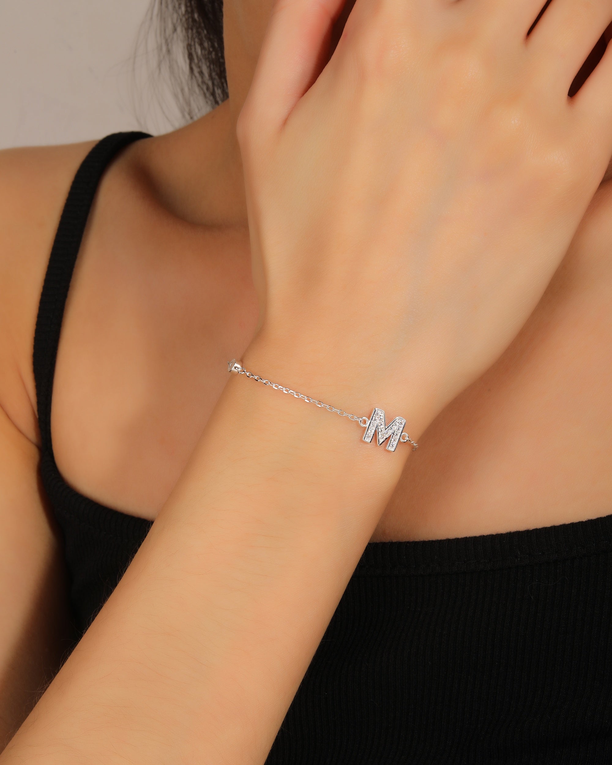Pulsera de letra con circonia 17+3cm blanca en plateado