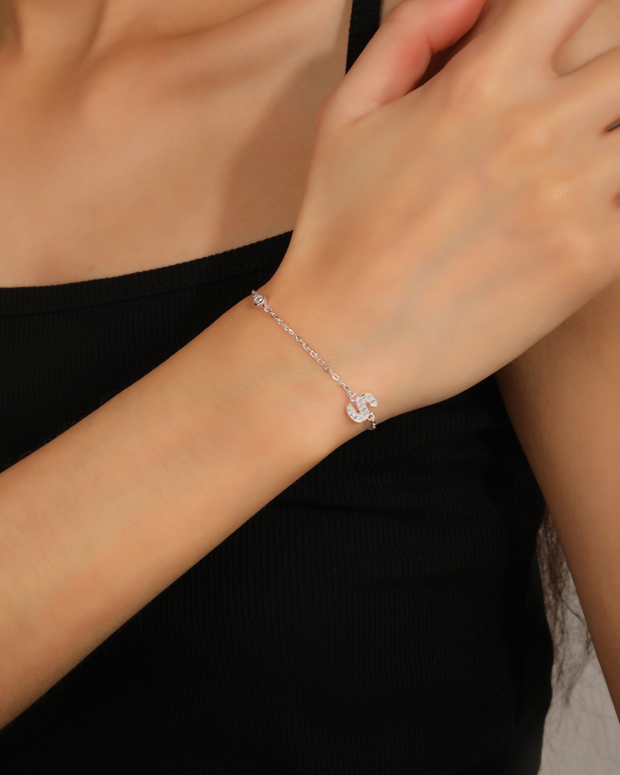 Pulsera de letra con circonia 17+3cm blanca en plateado