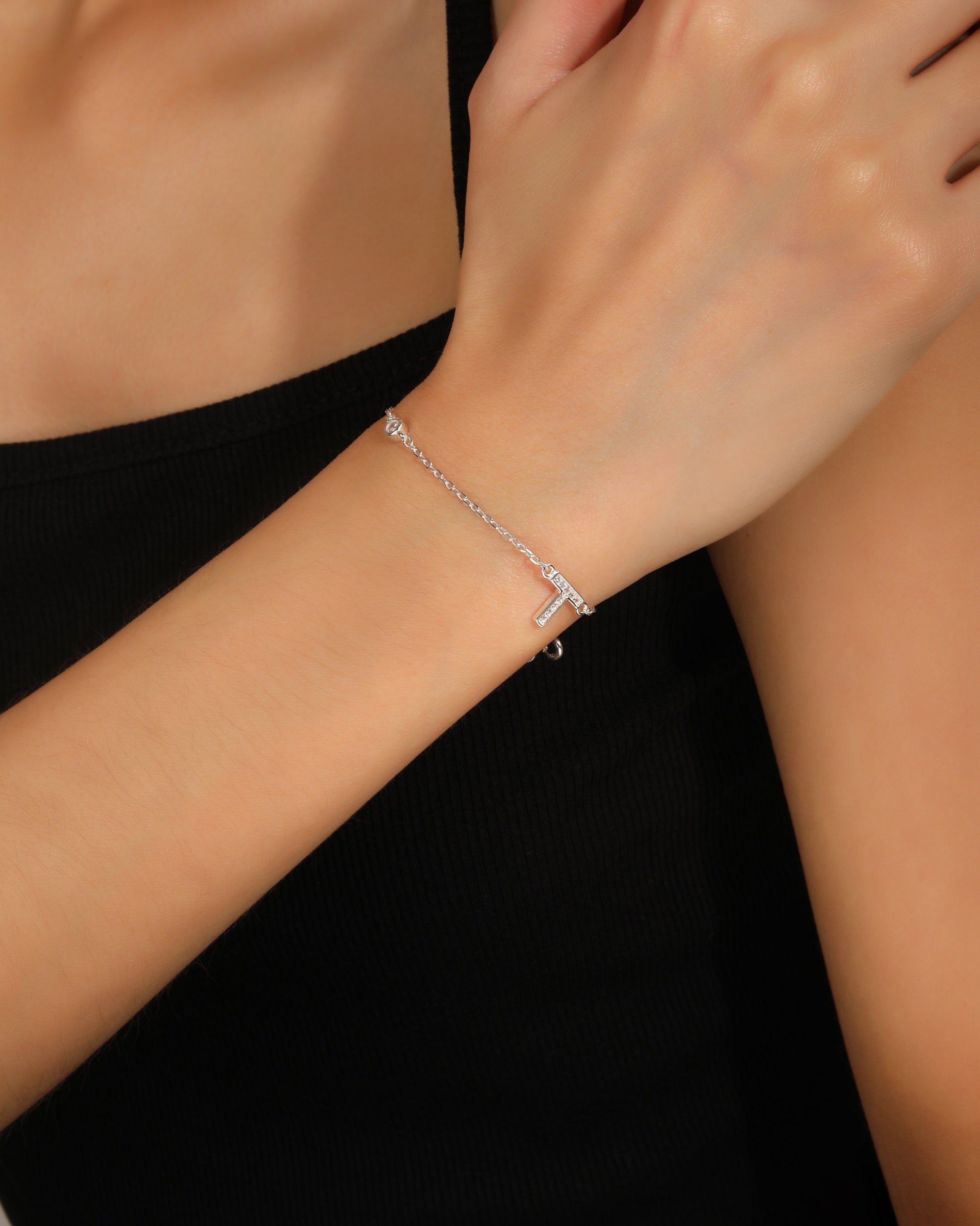 Pulsera de letra con circonia 17+3cm blanca en plateado