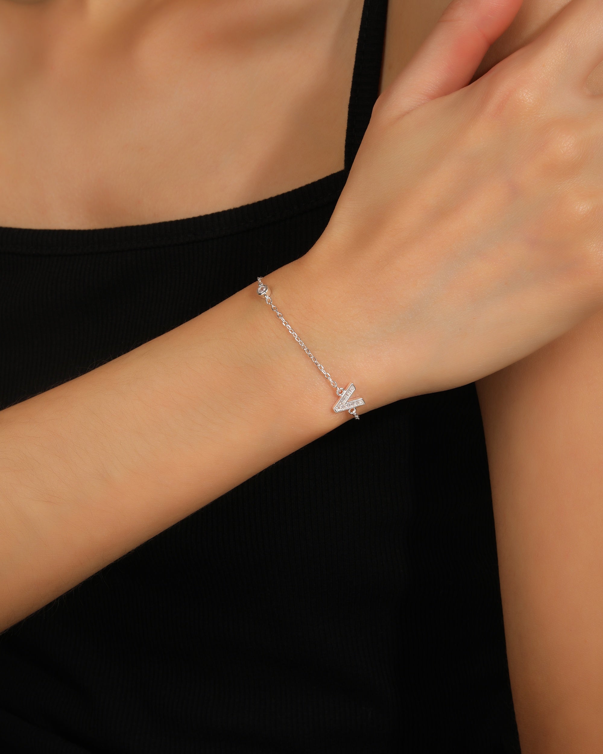 Pulsera de letra con circonia 17+3cm blanca en plateado