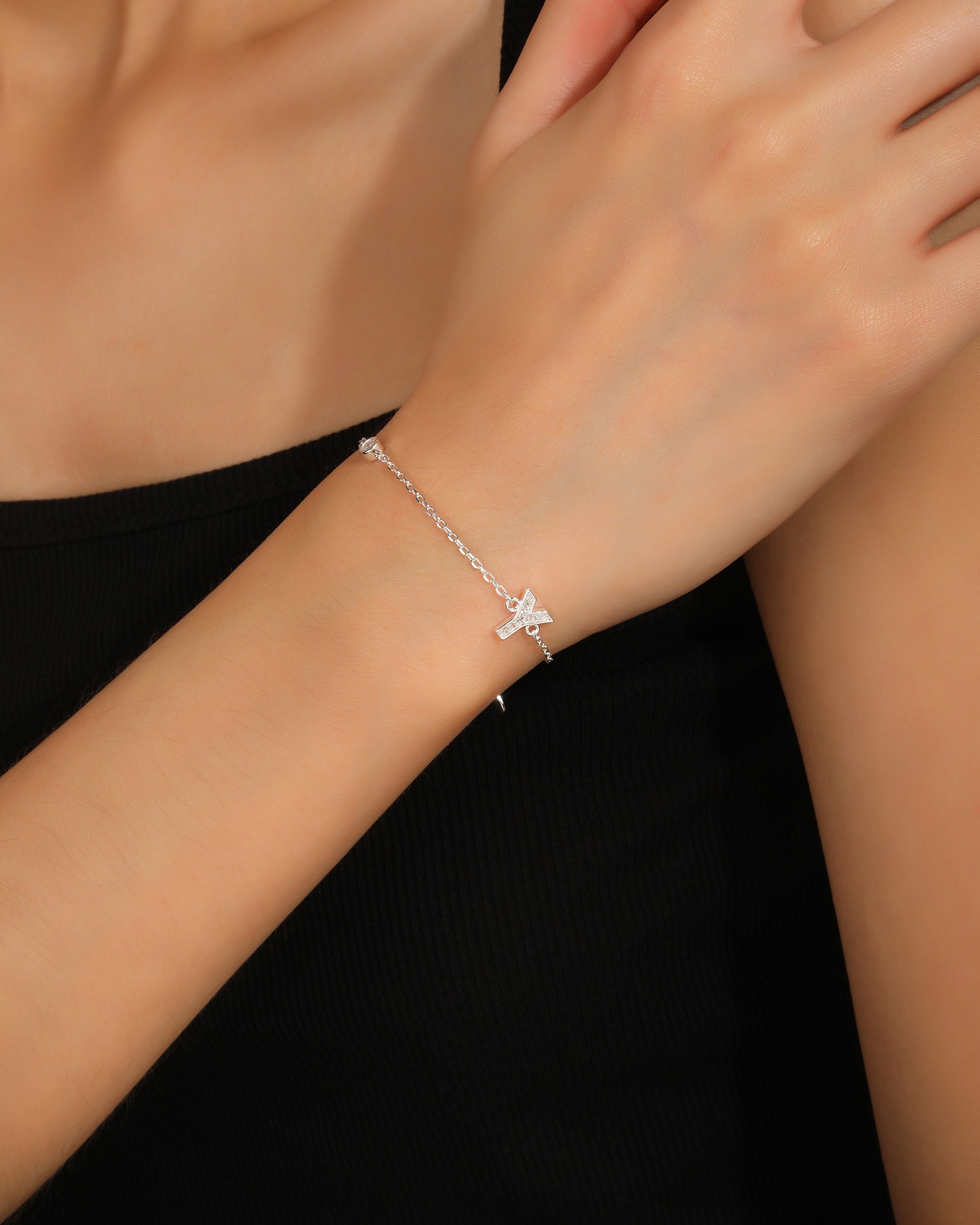 Pulsera de letra con circonia 17+3cm blanca en plateado