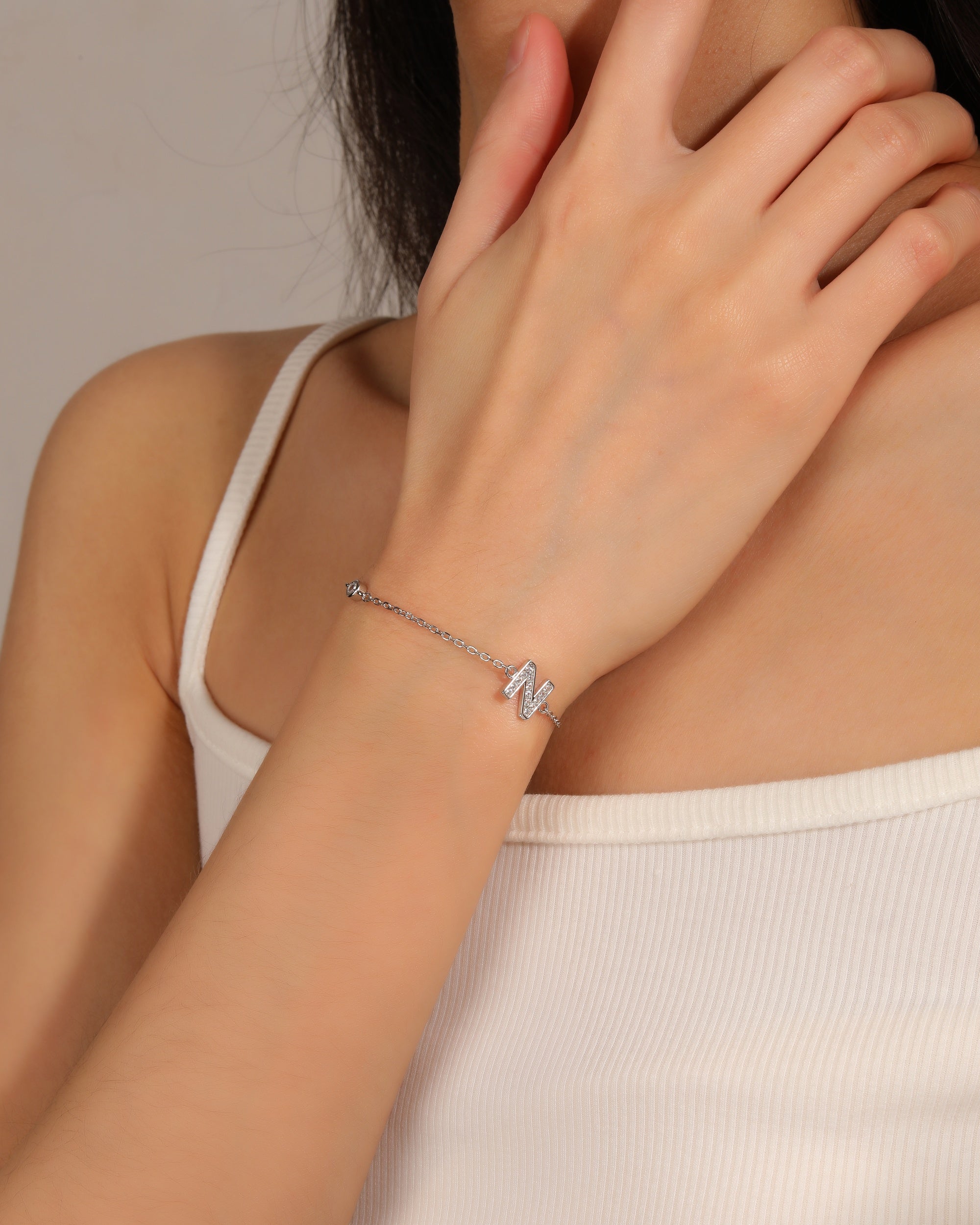 Pulsera de letra con circonia 17+3cm blanca en rodizado