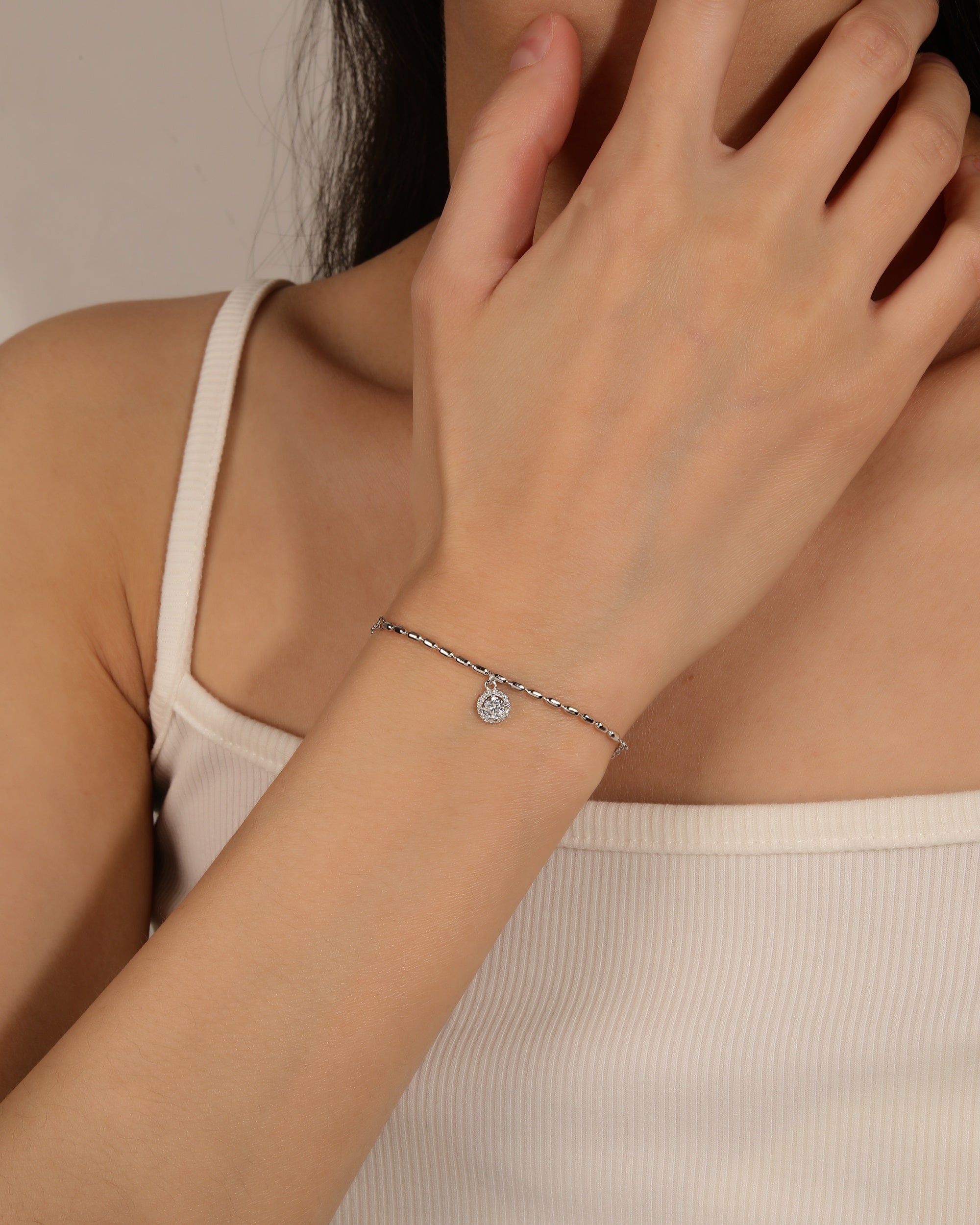 Pulsera mixta con eslabon arroz y esfera de circonias en rodizado