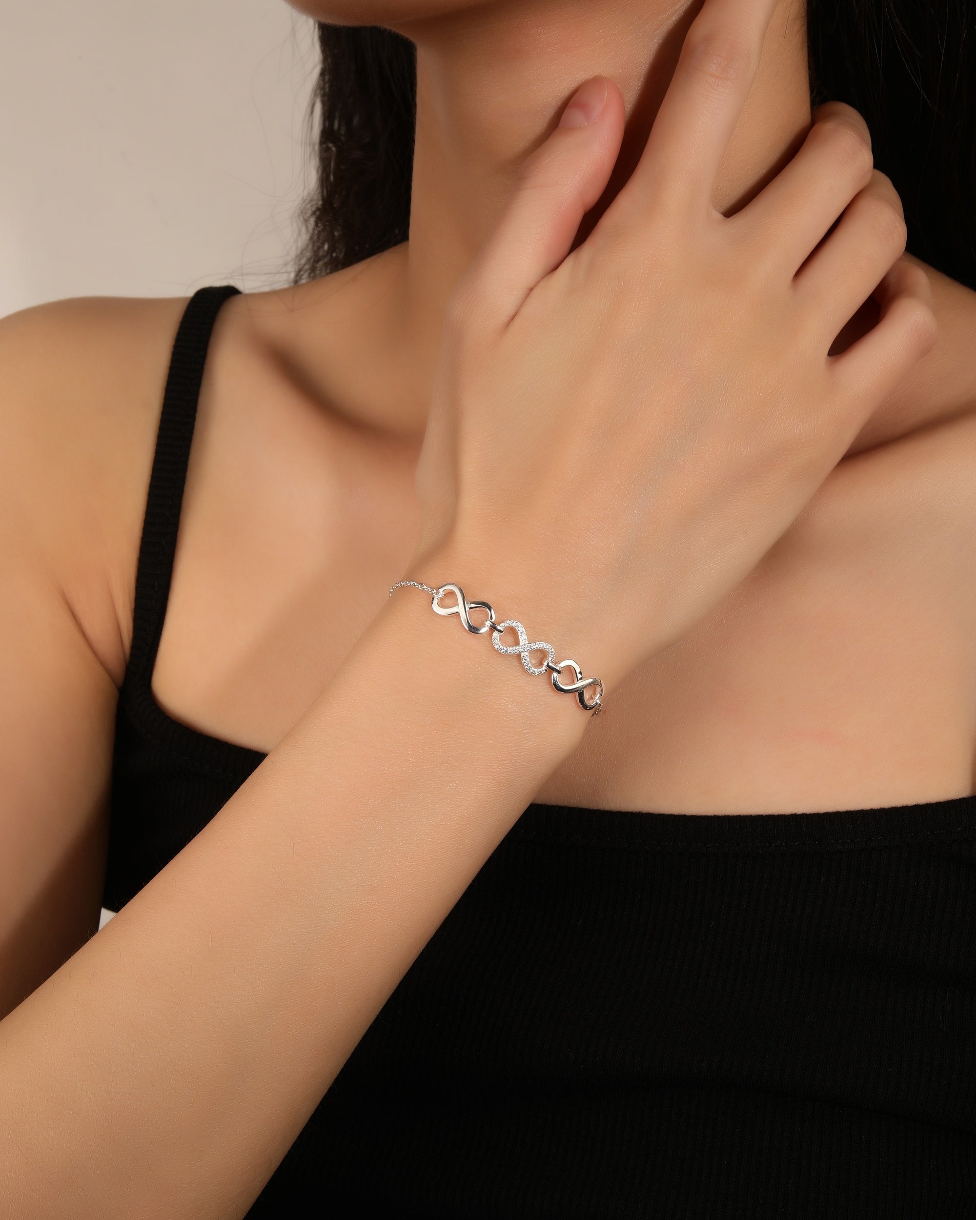 Pulsera sencilla de infinitos con circonia blanca 17+3cm en plateado