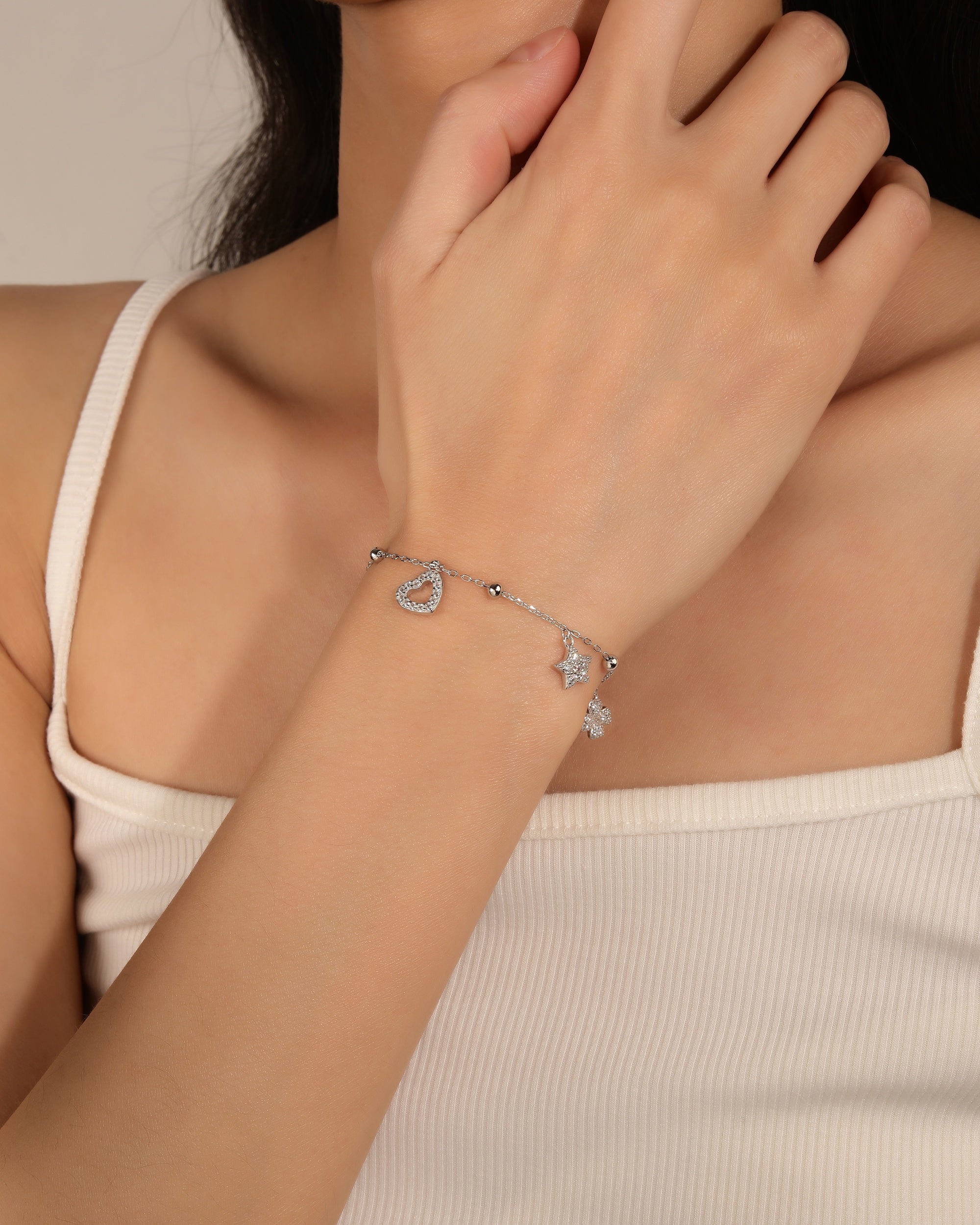 Pulsera sencilla de dijes con circonia blanca 17+3cm en rodizado