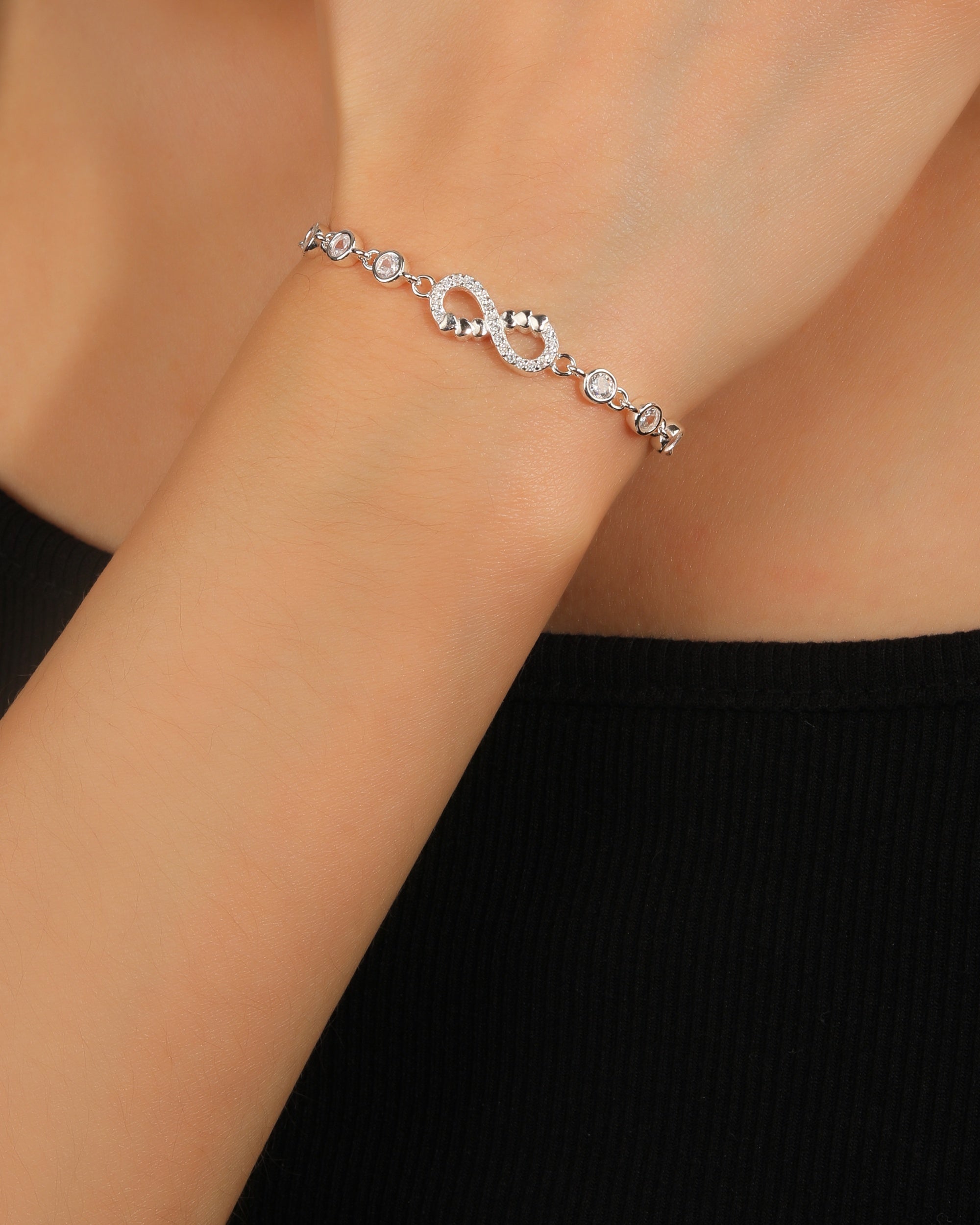 Pulsera sencilla de infinito con circonia blanca 17+3cm en plateado