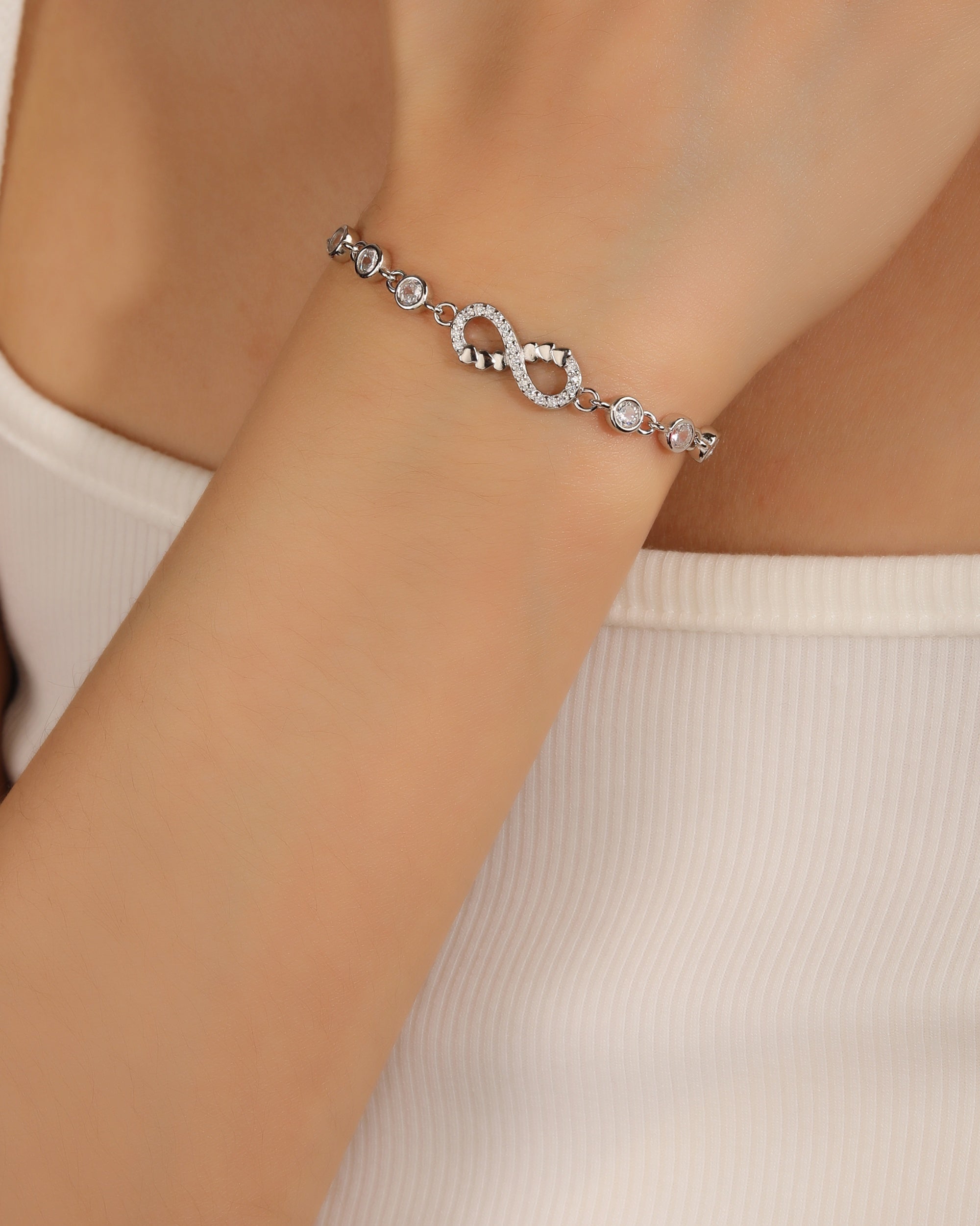 Pulsera sencilla de infinito con circonia blanca 17+3cm en rodizado