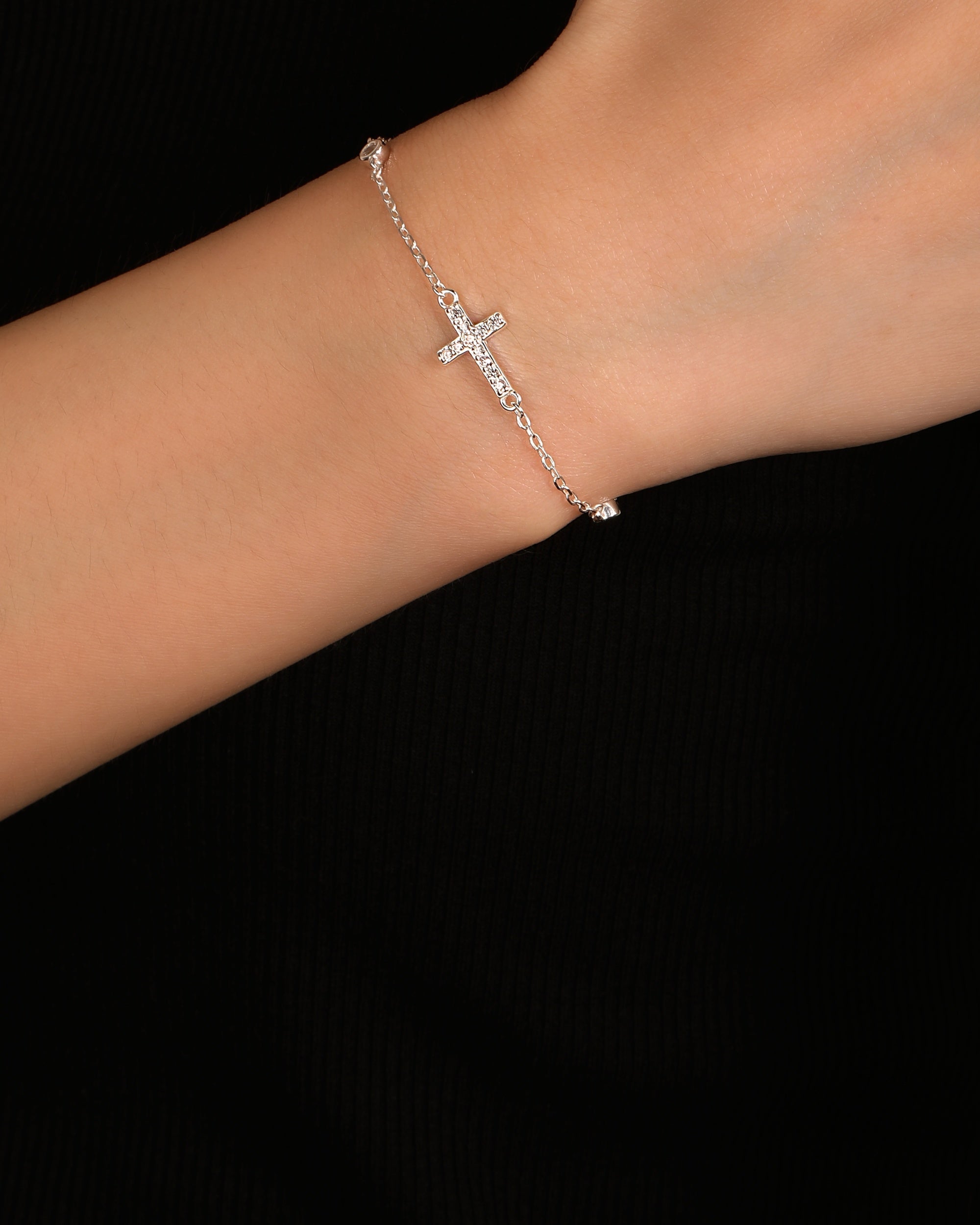 Pulsera sencilla de Cruz con circonia blanca 17+3cm en plateado
