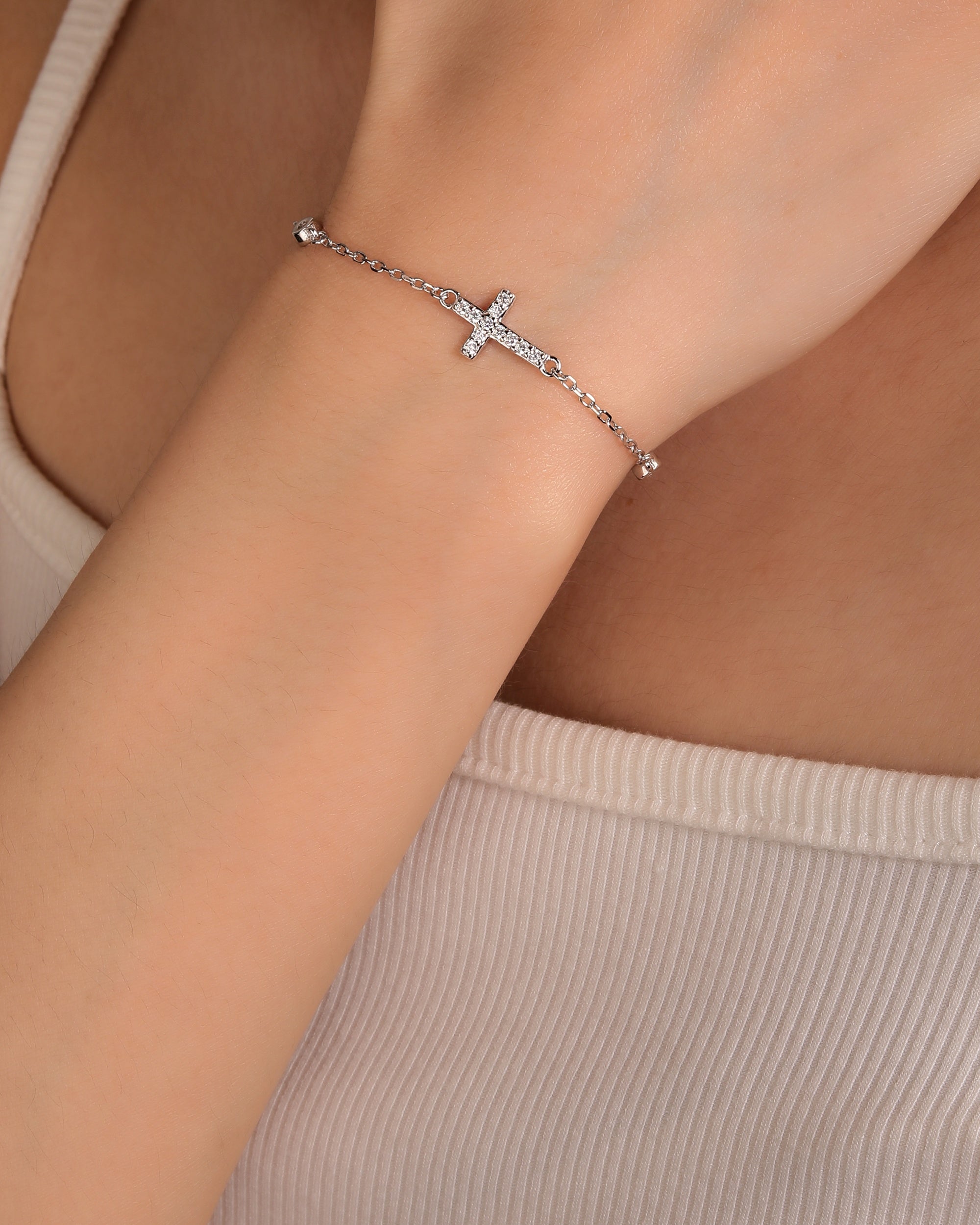 Pulsera sencilla de Cruz con circonia blanca 17+3cm en rodizado